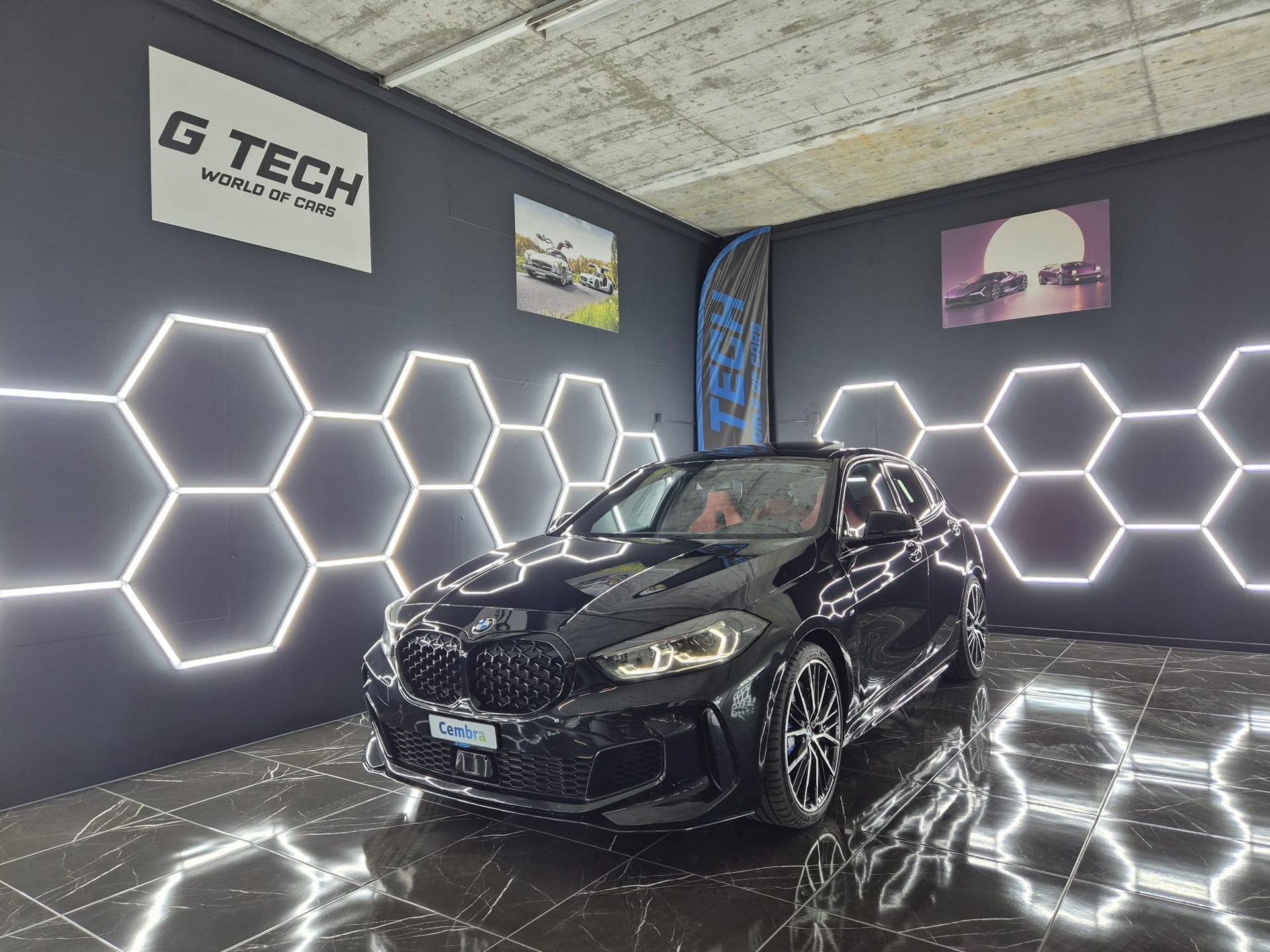 BMW M135i xDrive Steptronic-showroom-element-2