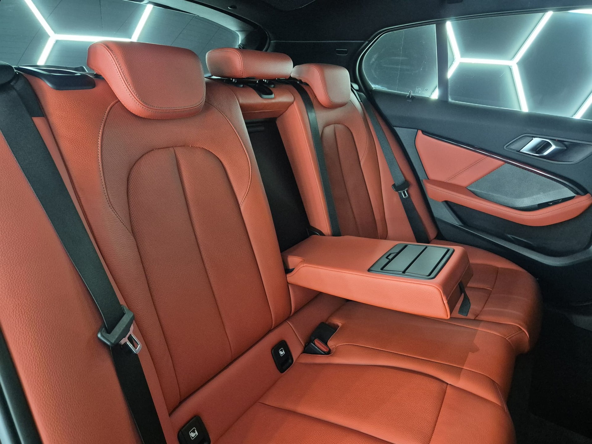 BMW M135i xDrive Steptronic-image-24