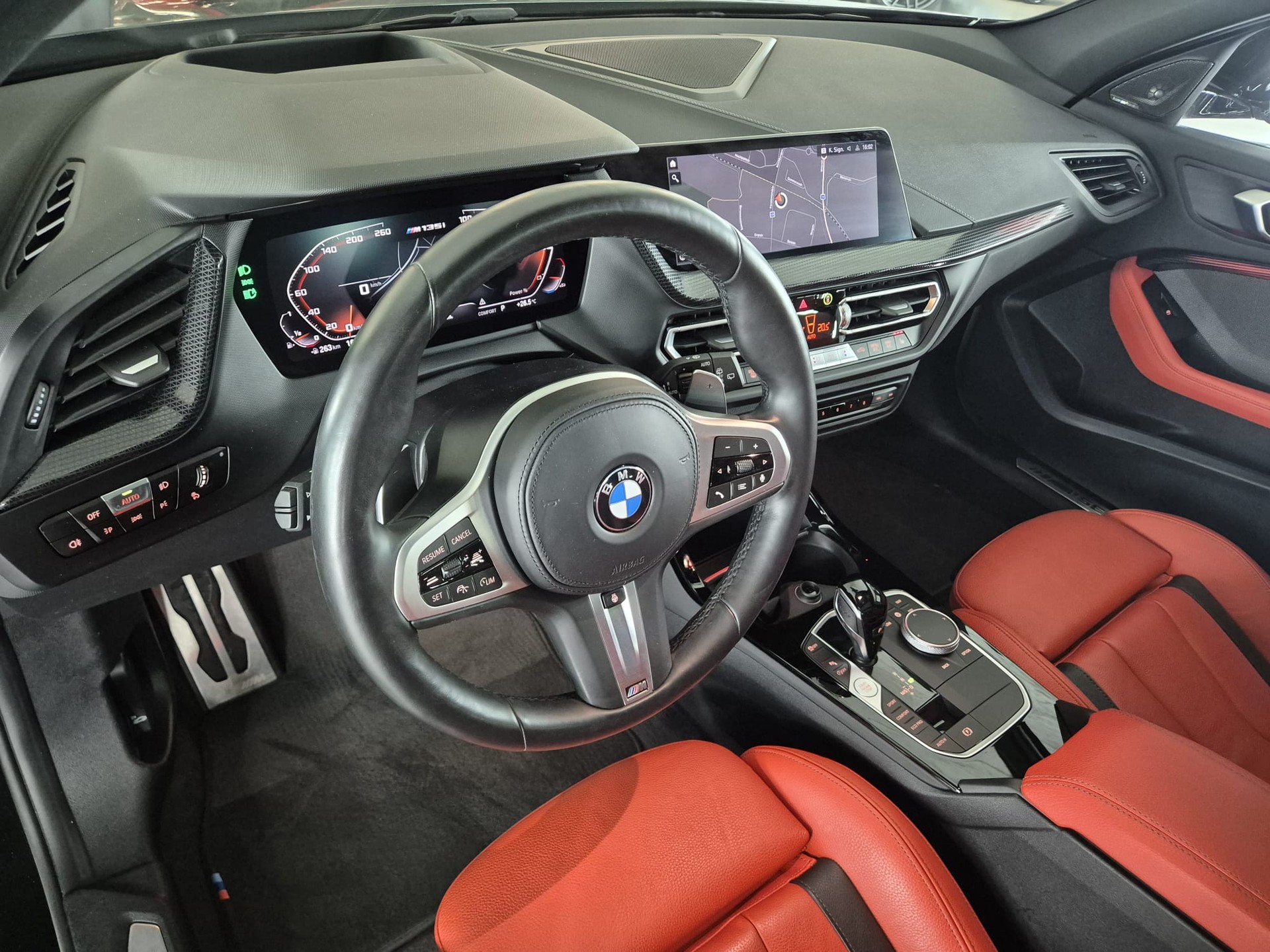 BMW M135i xDrive Steptronic-image-31