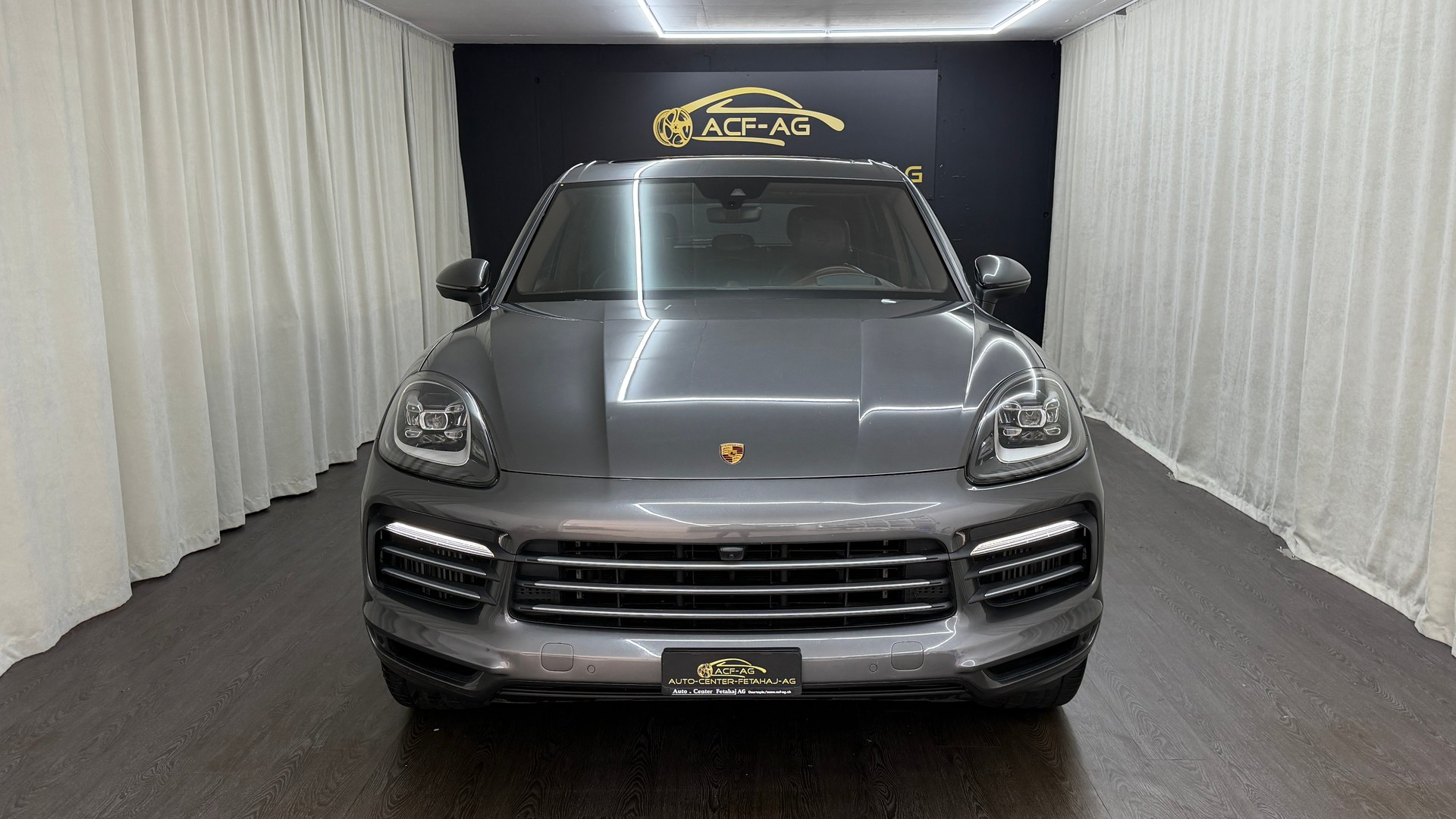 PORSCHE Cayenne S-showroom-element-1
