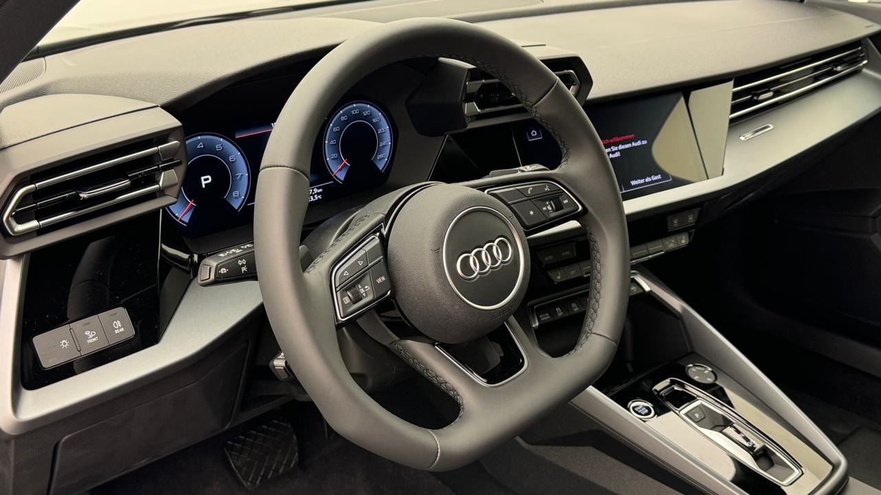 AUDI A3 Sportback TFSI 110 KW S Line-image-6
