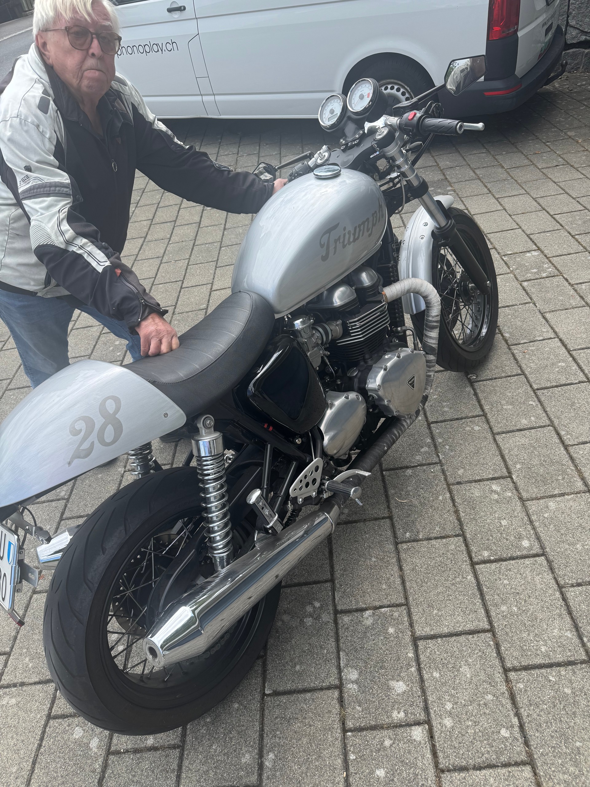 TRIUMPH Thruxton-image-5