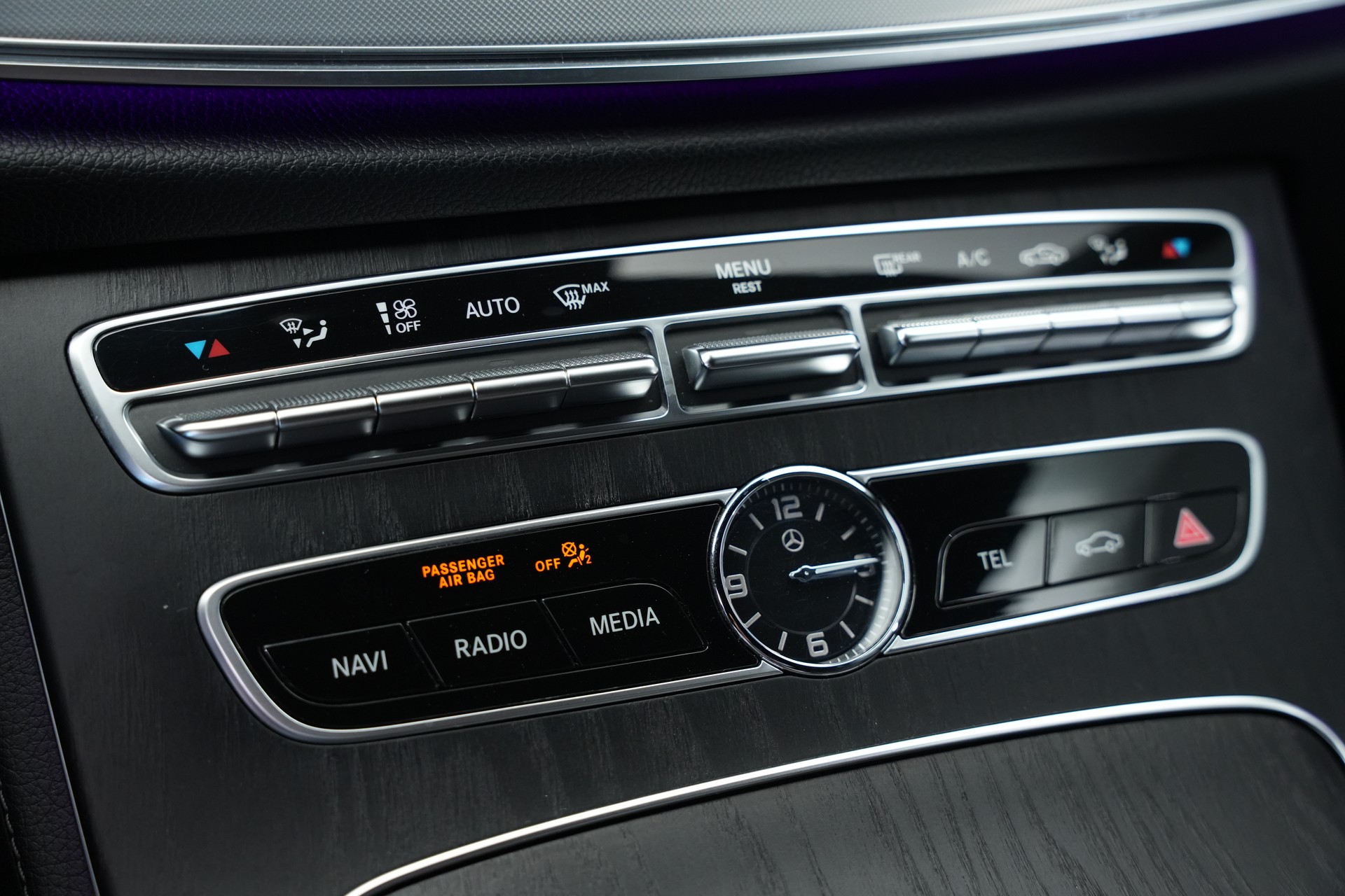 MERCEDES-BENZ E 400 Cabriolet AMG Line 4 Matic 9G-Tronic *20" Aversus* *Burmester*-image-28