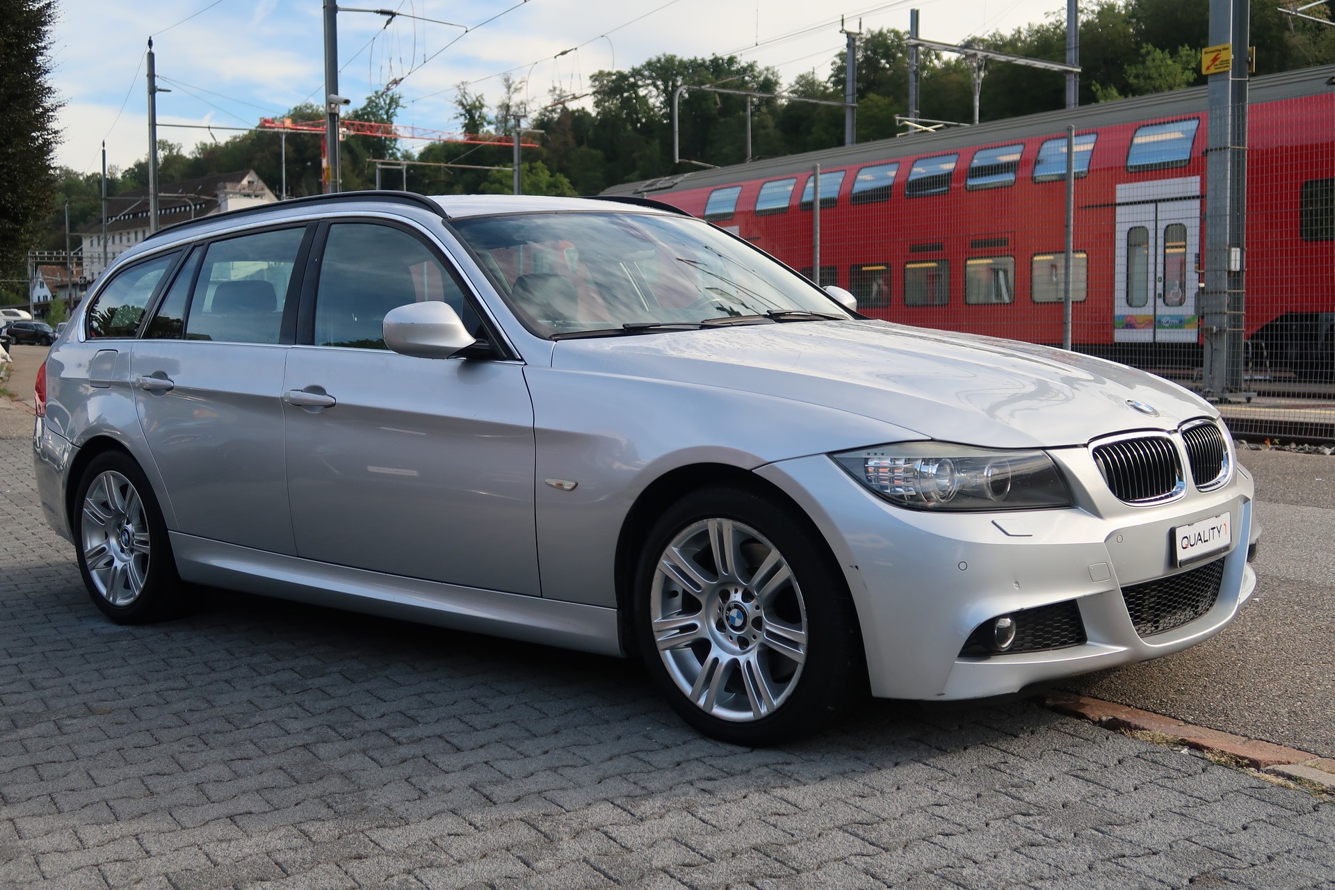 BMW 330d xDrive Touring Steptronic-showroom-element-2
