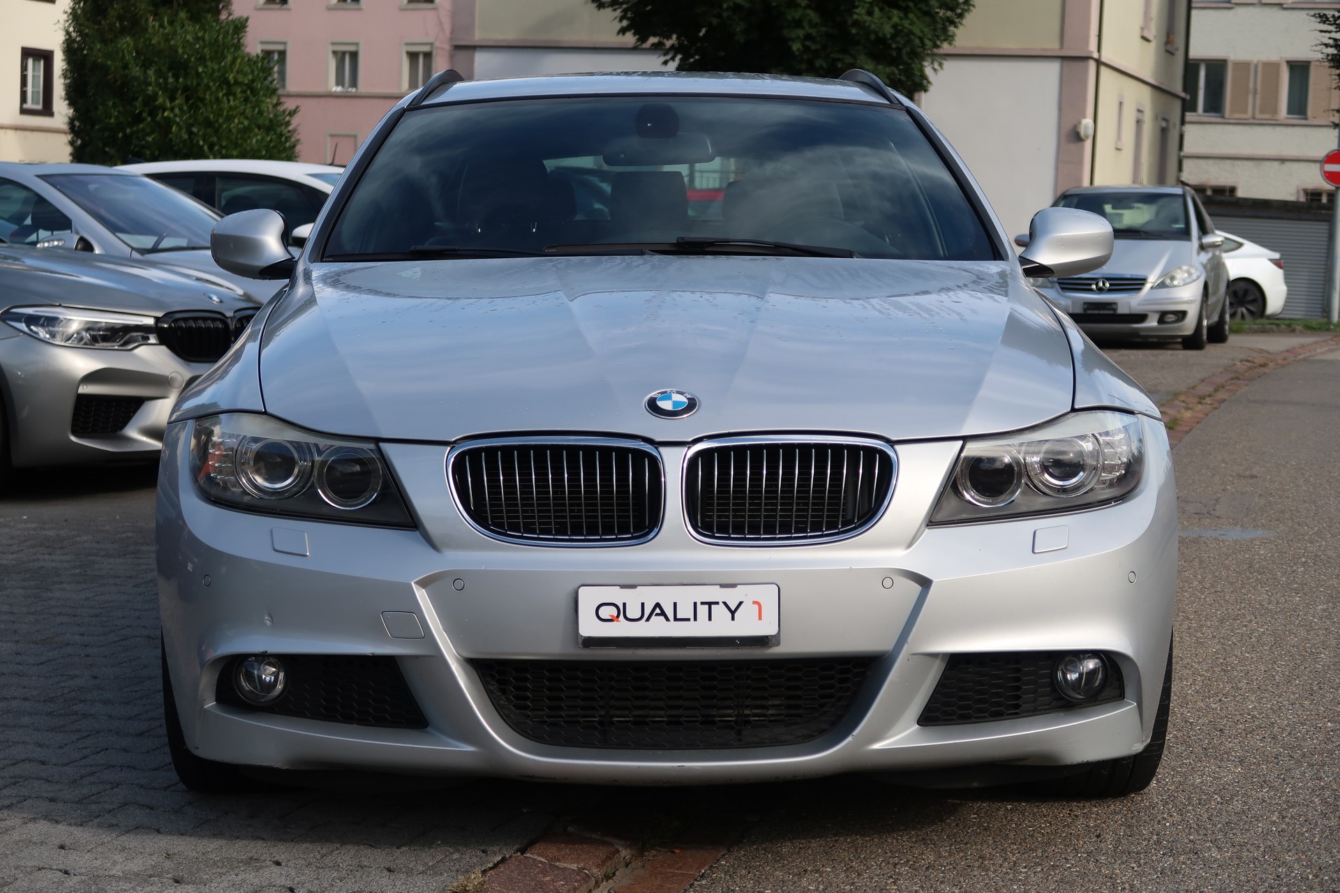 BMW 330d xDrive Touring Steptronic-showroom-element-1