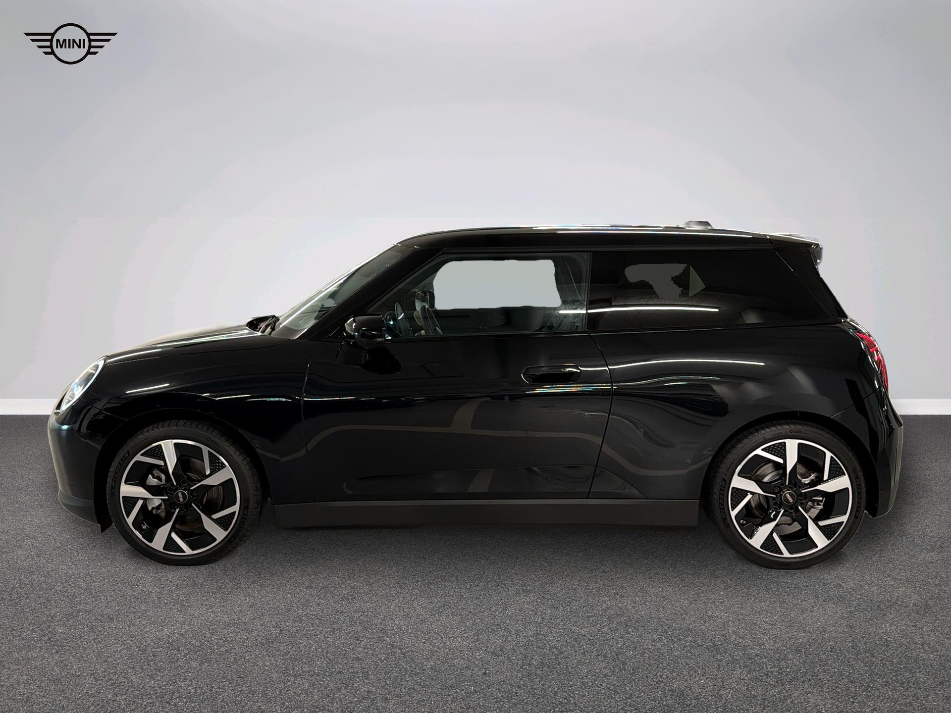 MINI Cooper SE-showroom-element-2