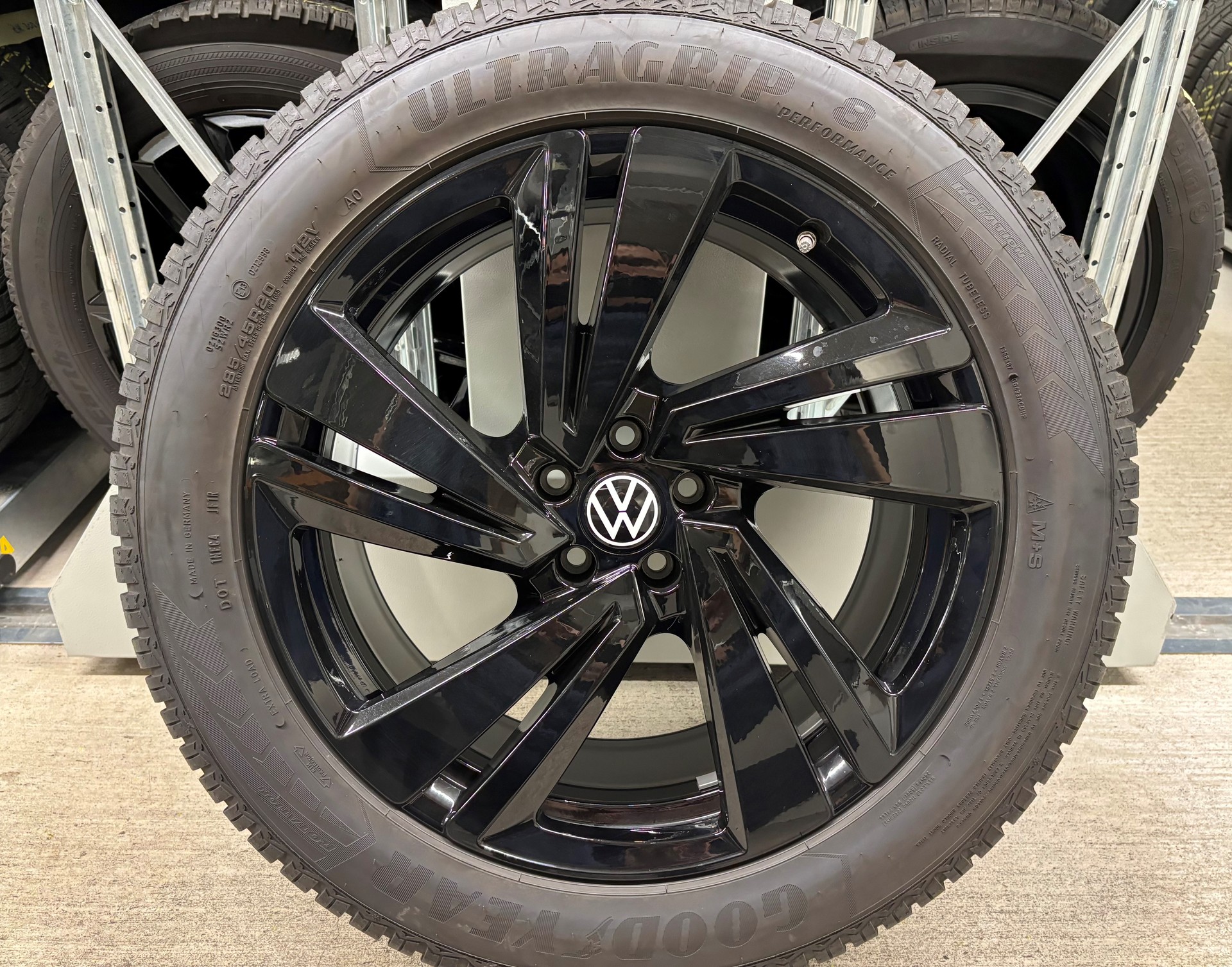 VW New Touareg 3.0 TDI R-Line Tiptronic mit fortl. Werksgarantie 5 Jahre, AHK, Panorama-Ausstell-/Schiebedach & Winterräder-image-33