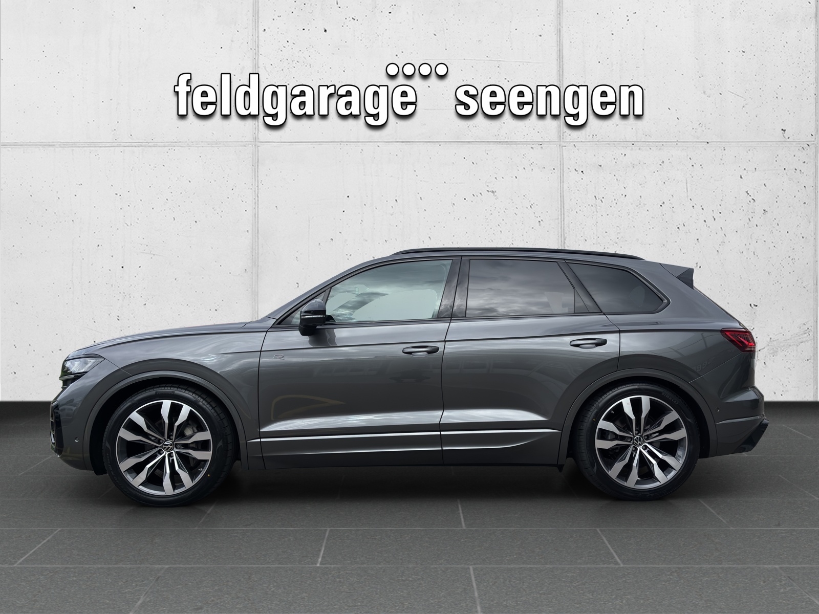 VW New Touareg 3.0 TDI R-Line Tiptronic mit fortl. Werksgarantie 5 Jahre, AHK, Panorama-Ausstell-/Schiebedach & Winterräder-showroom-element-1