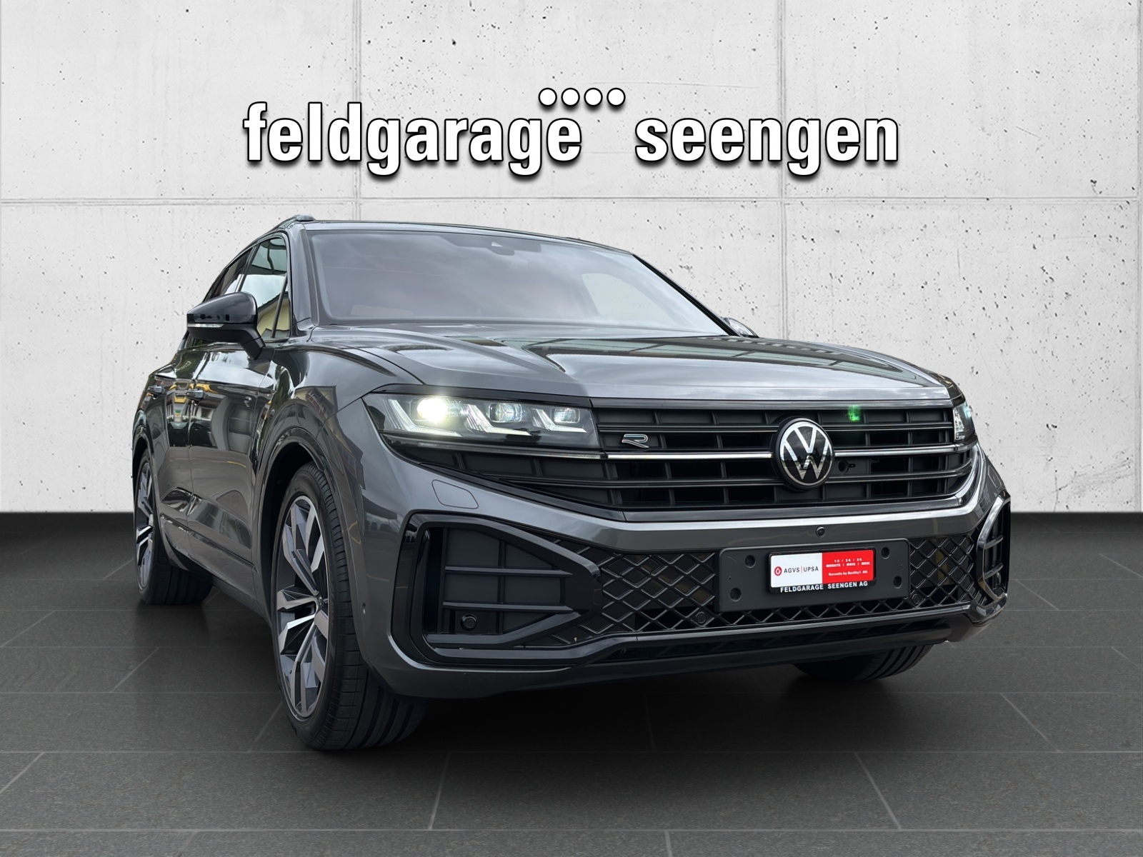 VW New Touareg 3.0 TDI R-Line Tiptronic mit fortl. Werksgarantie 5 Jahre, AHK, Panorama-Ausstell-/Schiebedach & Winterräder-showroom-element-2