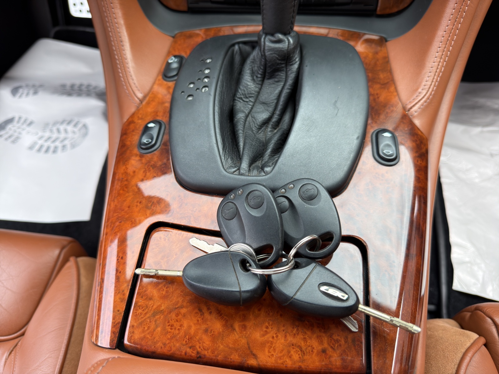 ASTON MARTIN DB7 Vantage-image-24