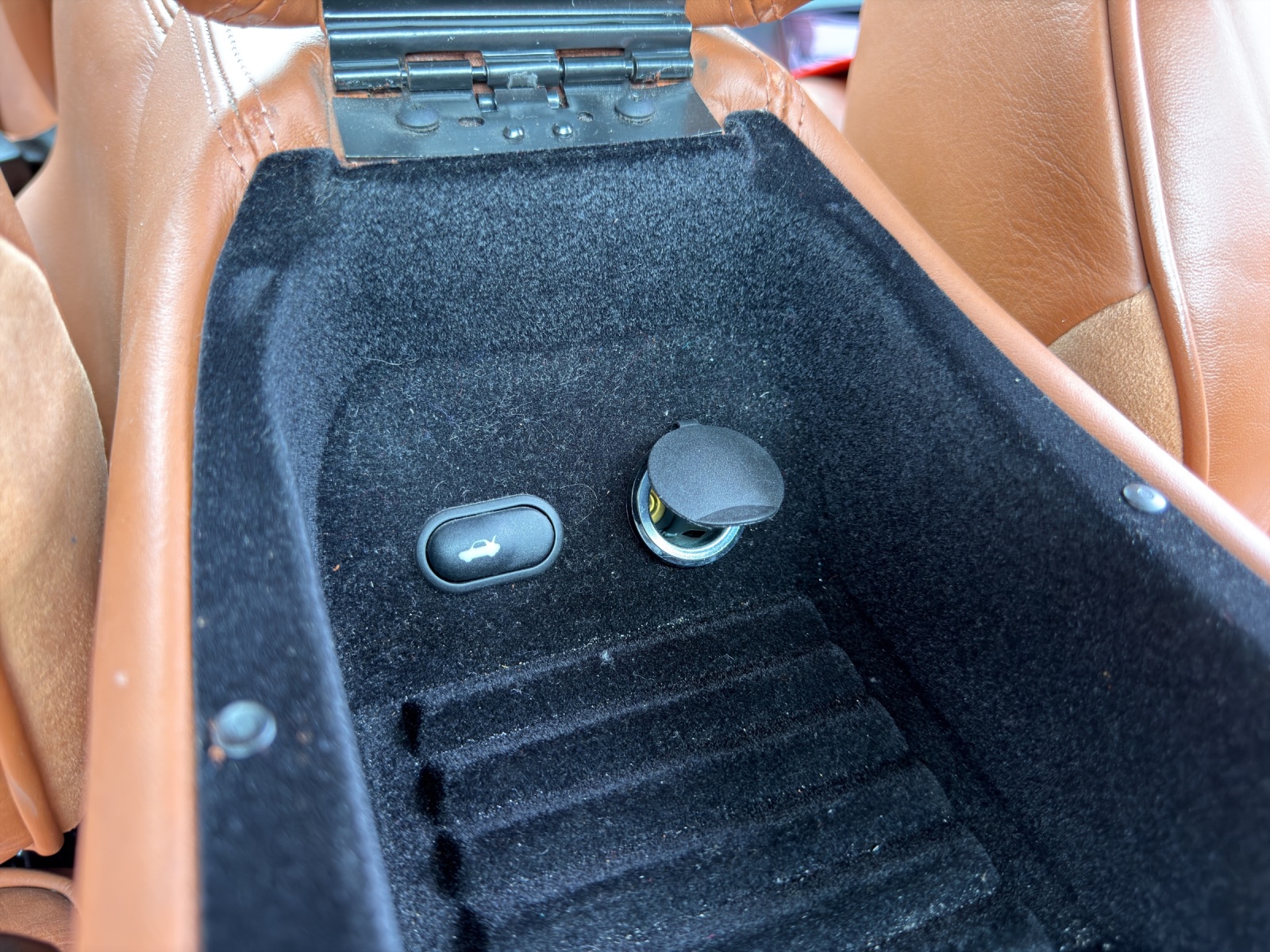 ASTON MARTIN DB7 Vantage-image-25