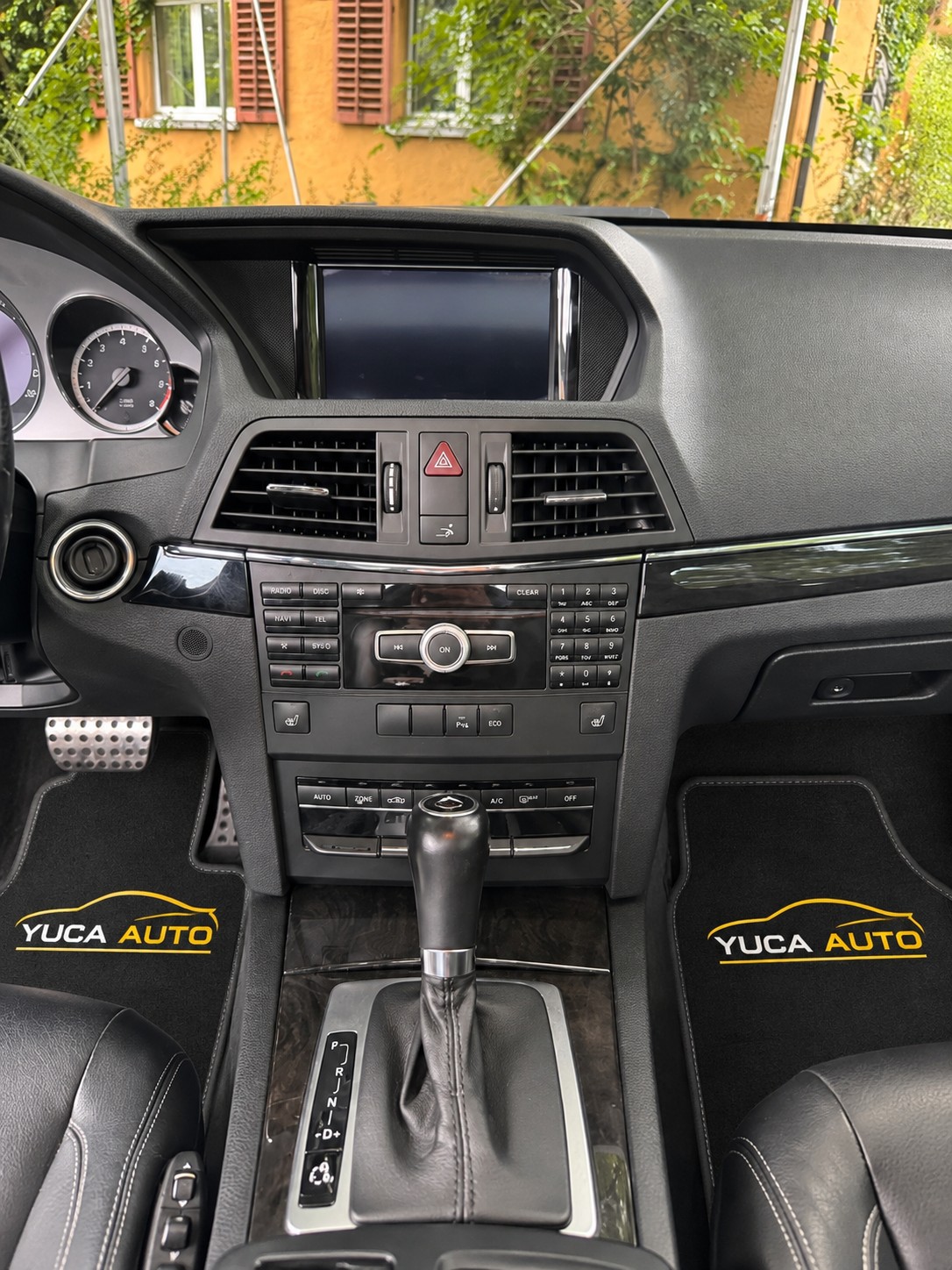 MERCEDES-BENZ E 300 CGI BlueEfficiency 7G-Tronic-showroom-element-3