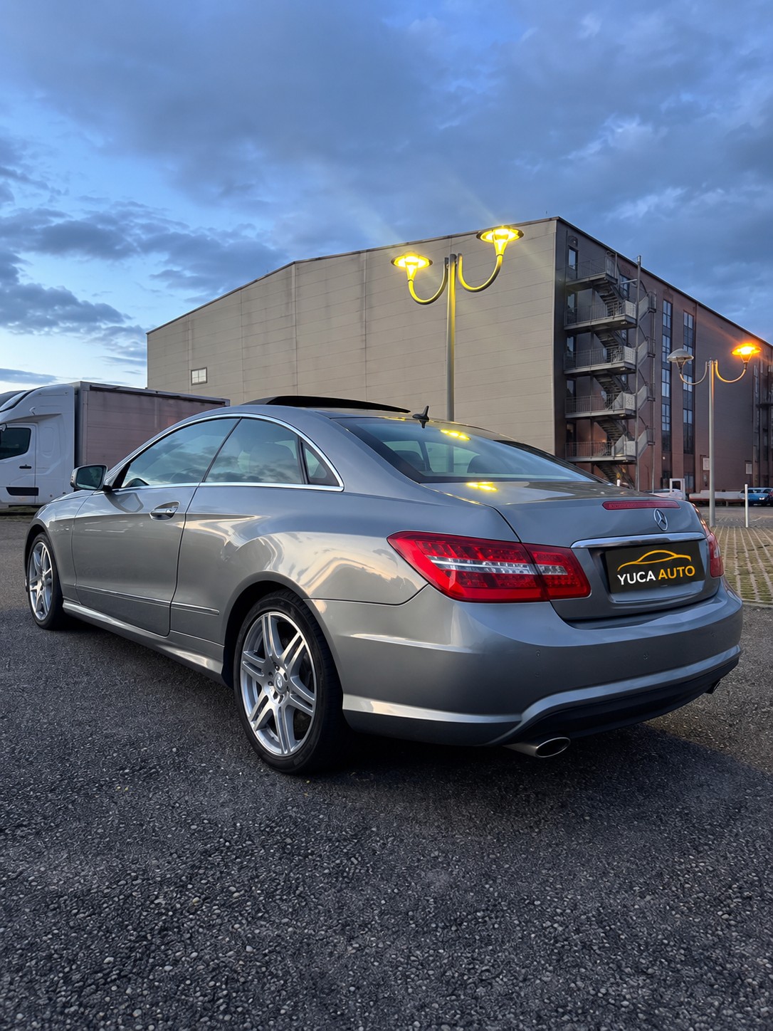 MERCEDES-BENZ E 300 CGI BlueEfficiency 7G-Tronic-showroom-element-2