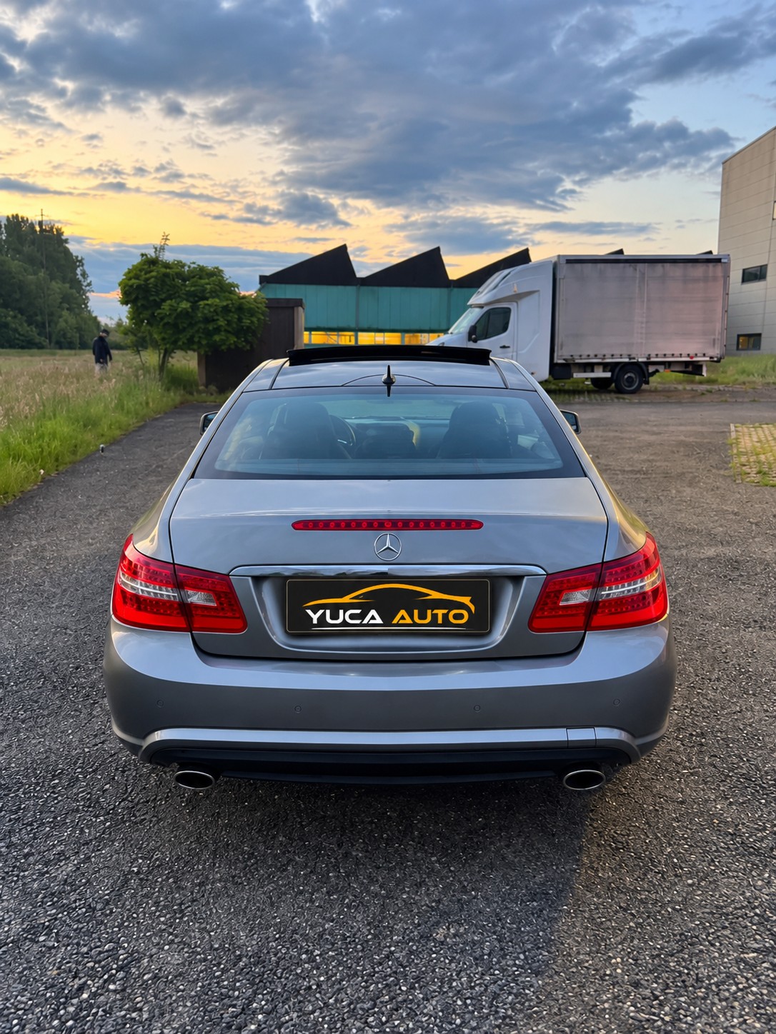 MERCEDES-BENZ E 300 CGI BlueEfficiency 7G-Tronic-showroom-element-1