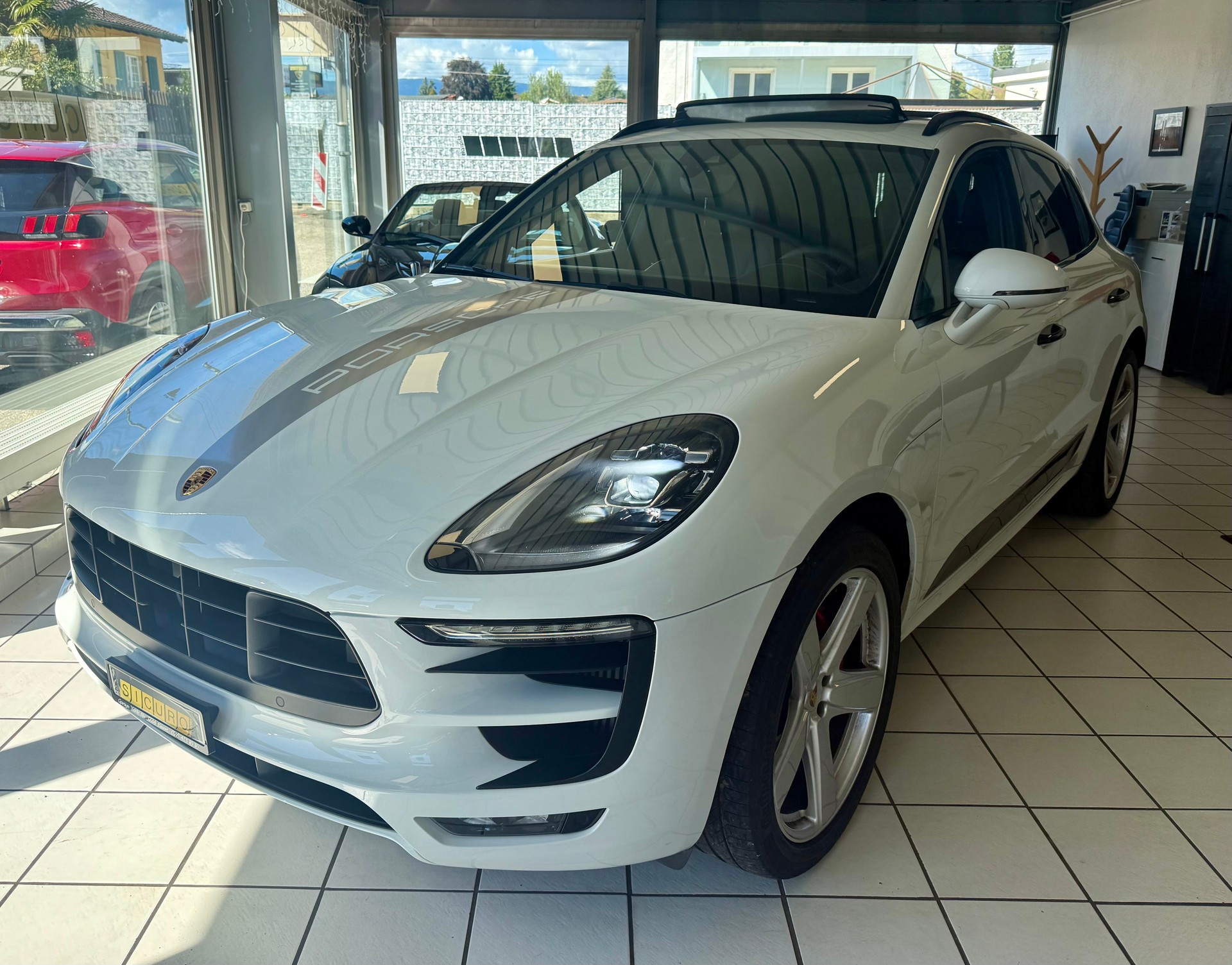 PORSCHE Macan GTS PDK-showroom-element-3