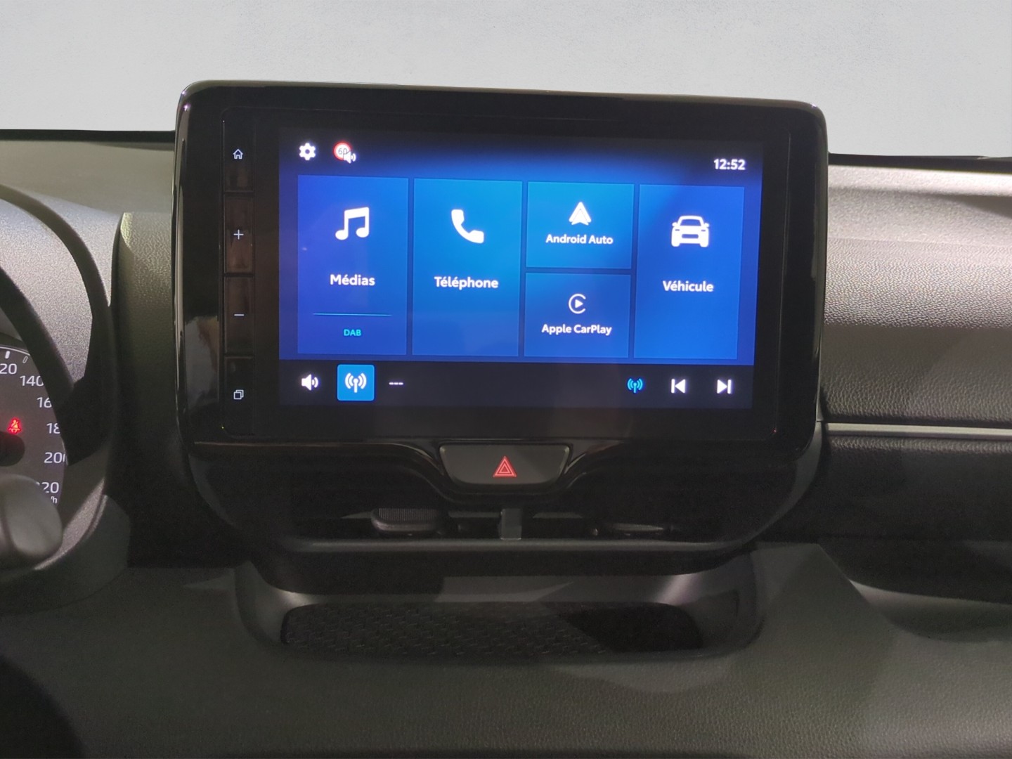TOYOTA Yaris 1.5 Comfort e-CVT-image-12