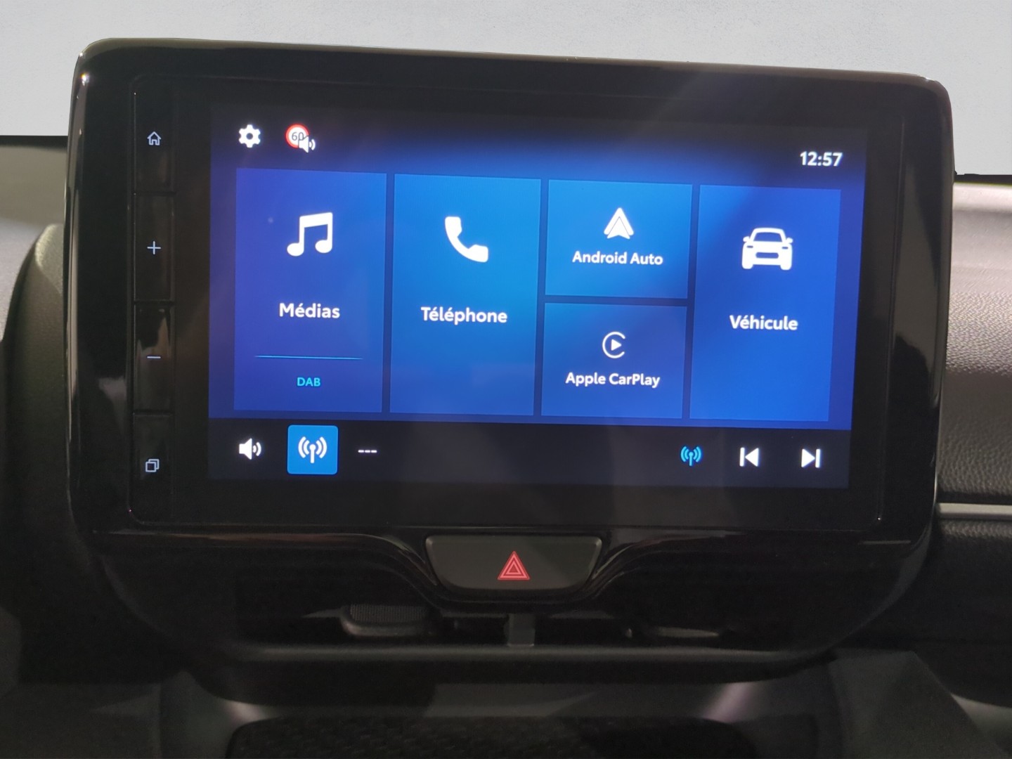 TOYOTA Yaris 1.5 Comfort e-CVT-image-13