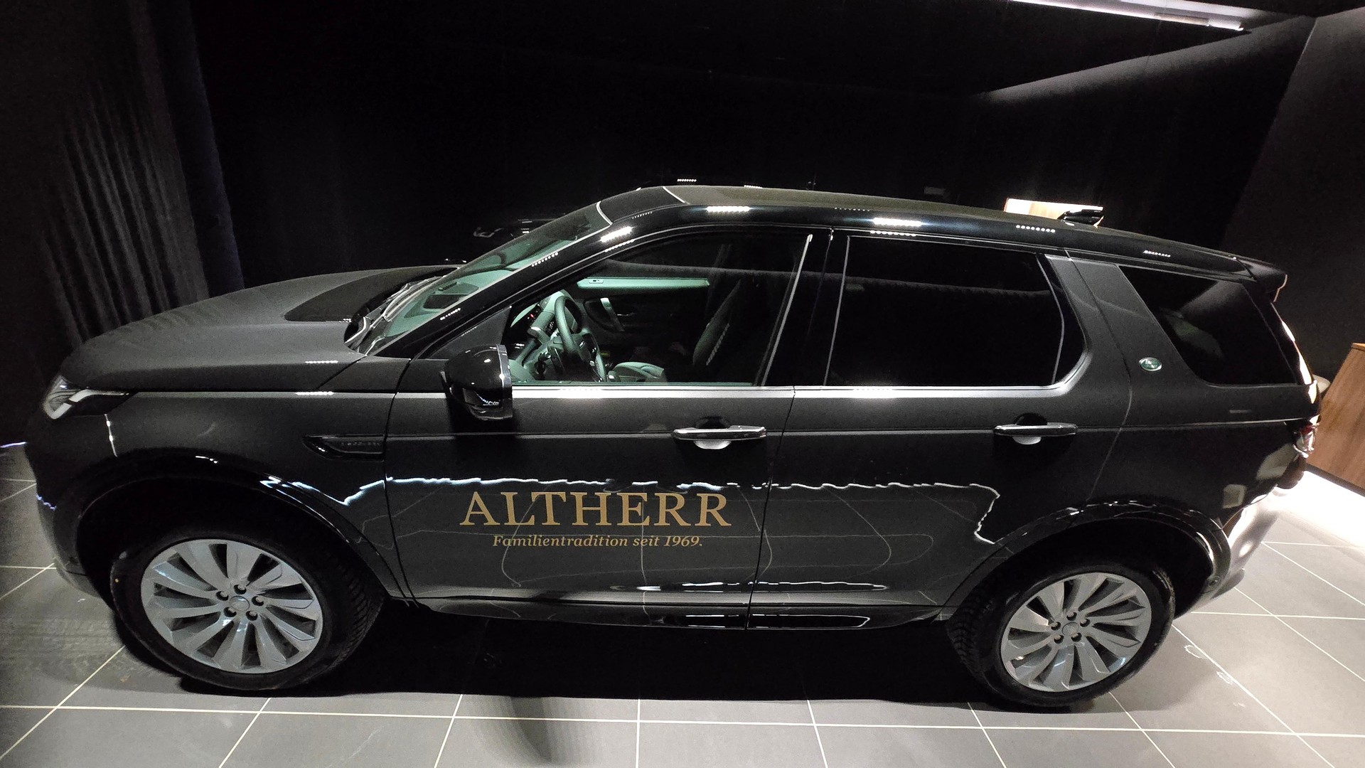 LAND ROVER Discovery Sport 2.0 D I4 200 Dynamic HSE-showroom-element-1