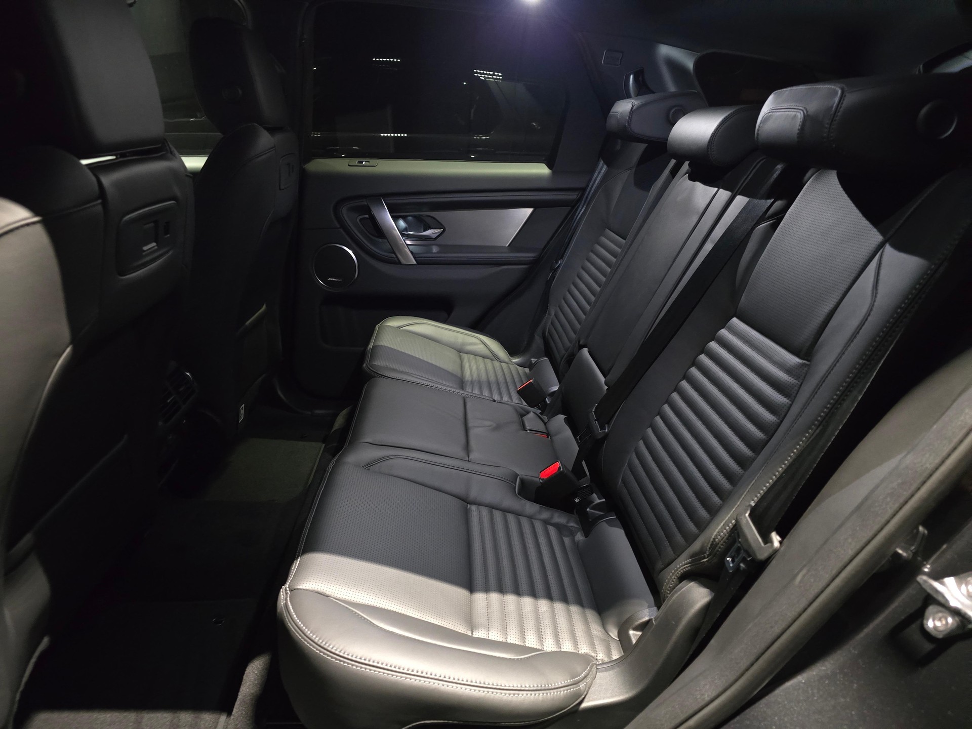 LAND ROVER Discovery Sport 2.0 D I4 200 Dynamic HSE-image-23