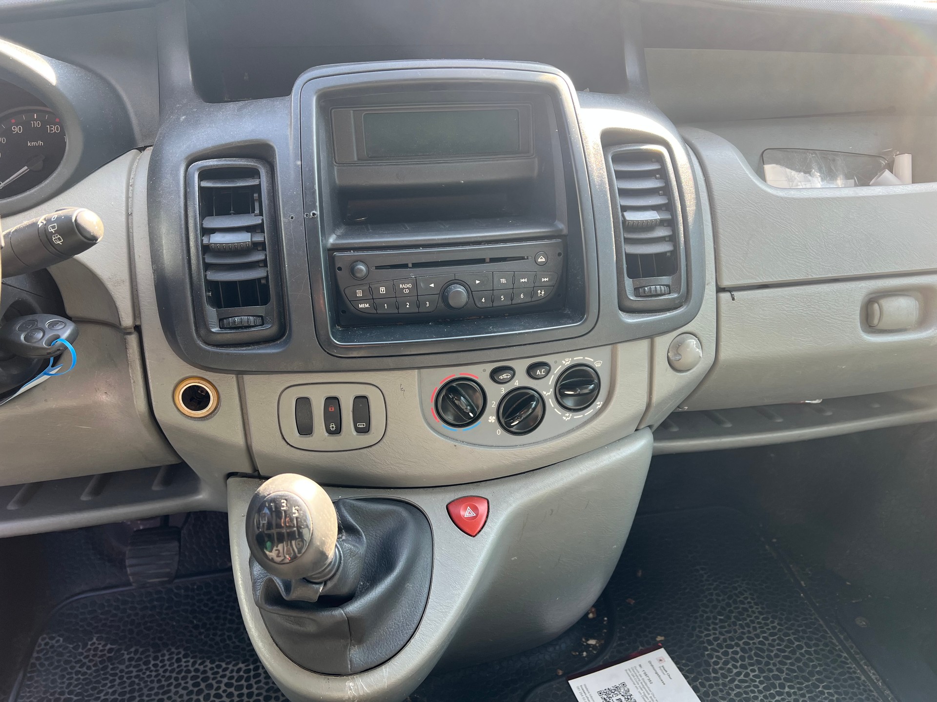 RENAULT Trafic 2.0 dCi 90 2.7t L1H1-image-6
