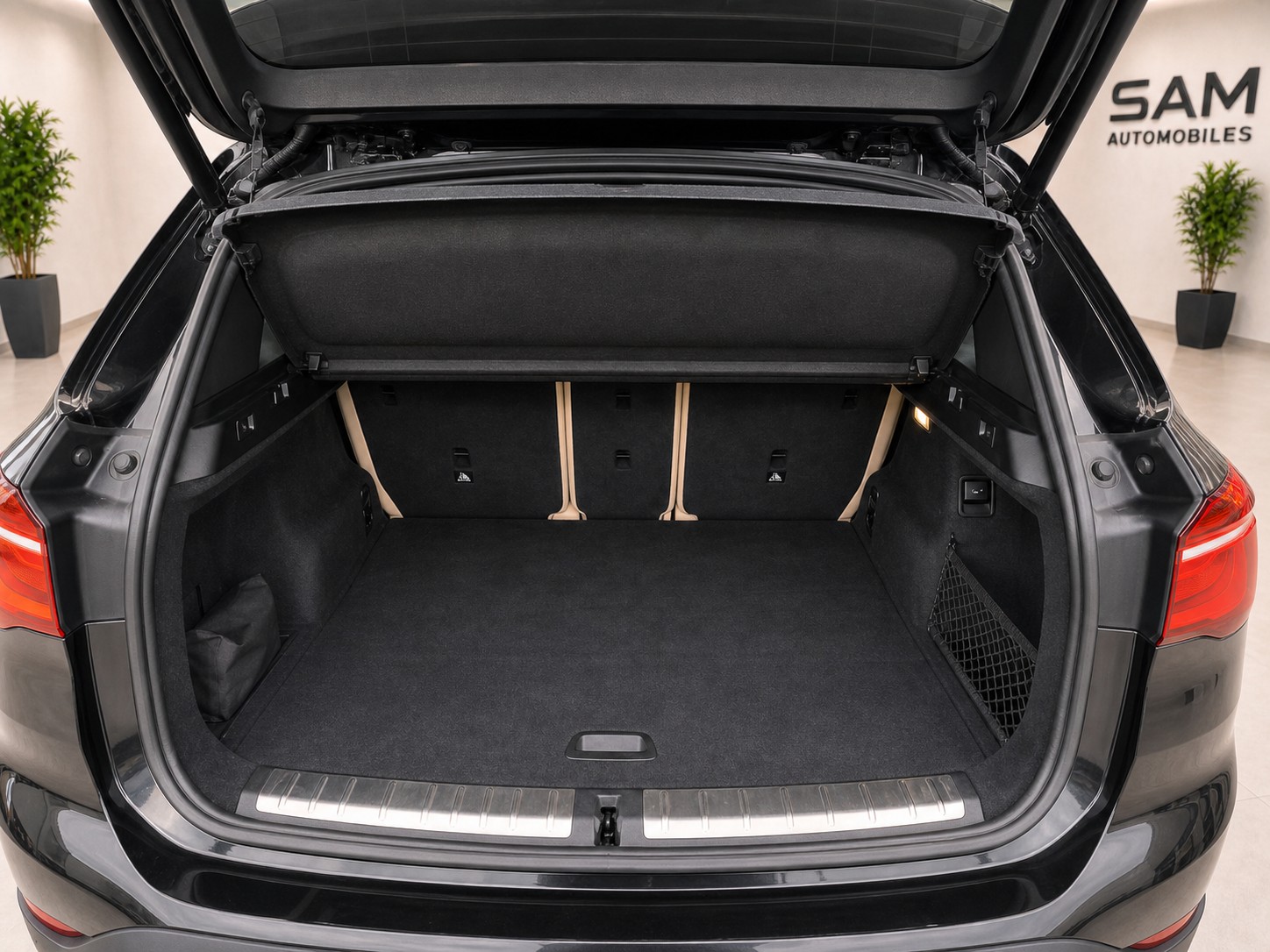 BMW X1 xDrive 25i xLine Steptronic-image-10