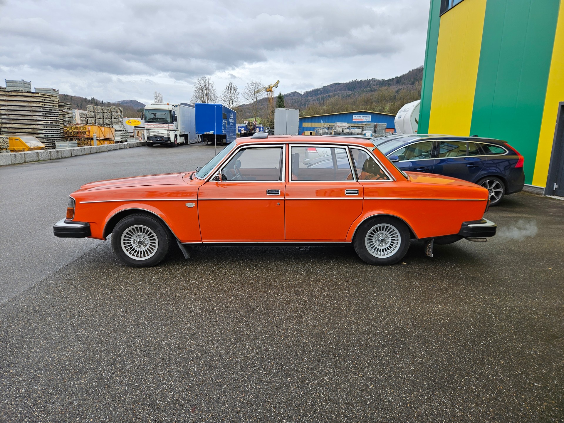 VOLVO Volvo 264-image-2