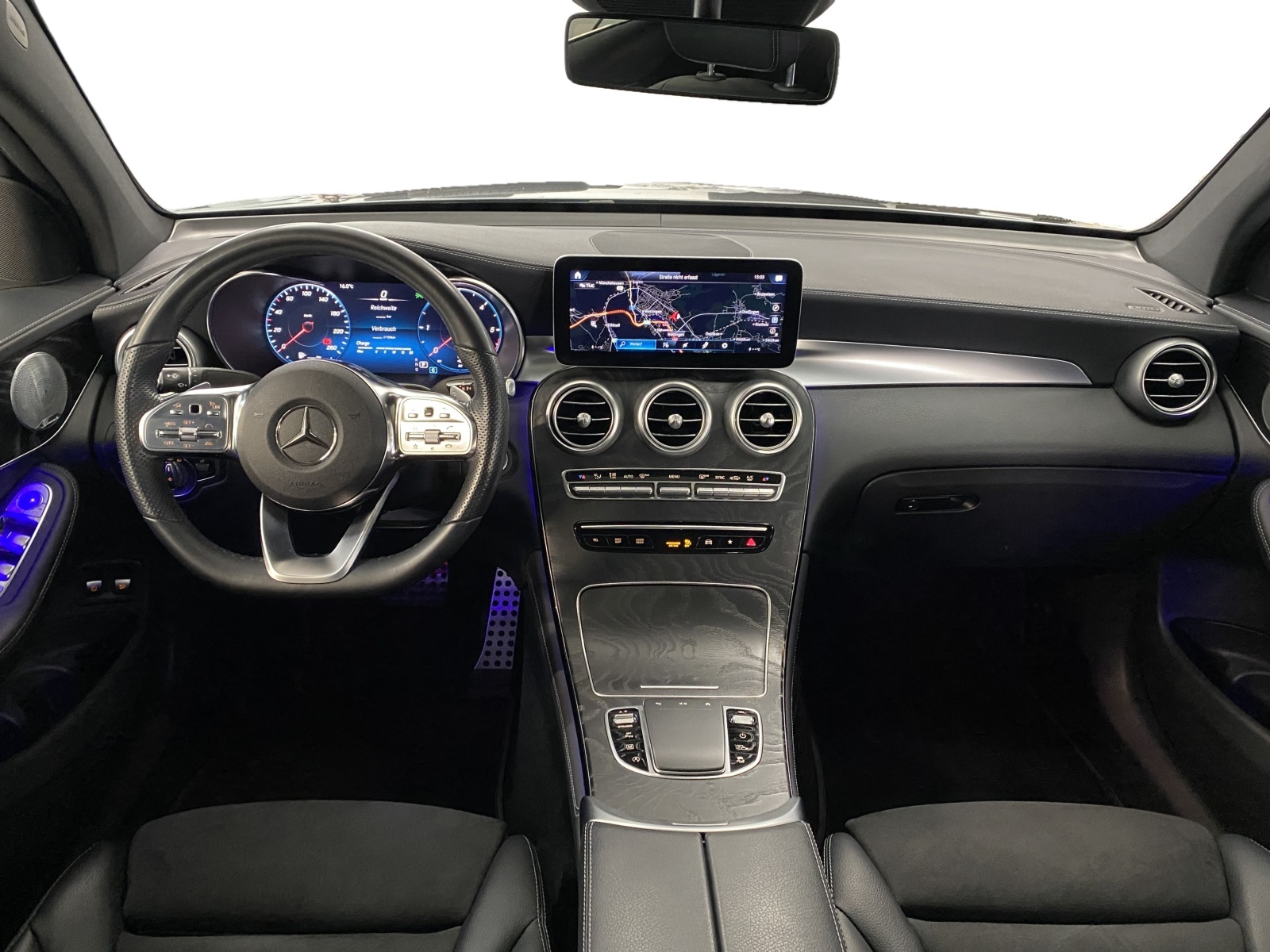 MERCEDES-BENZ GLC 300 d AMG Line 4MATIC Coupé-image-8