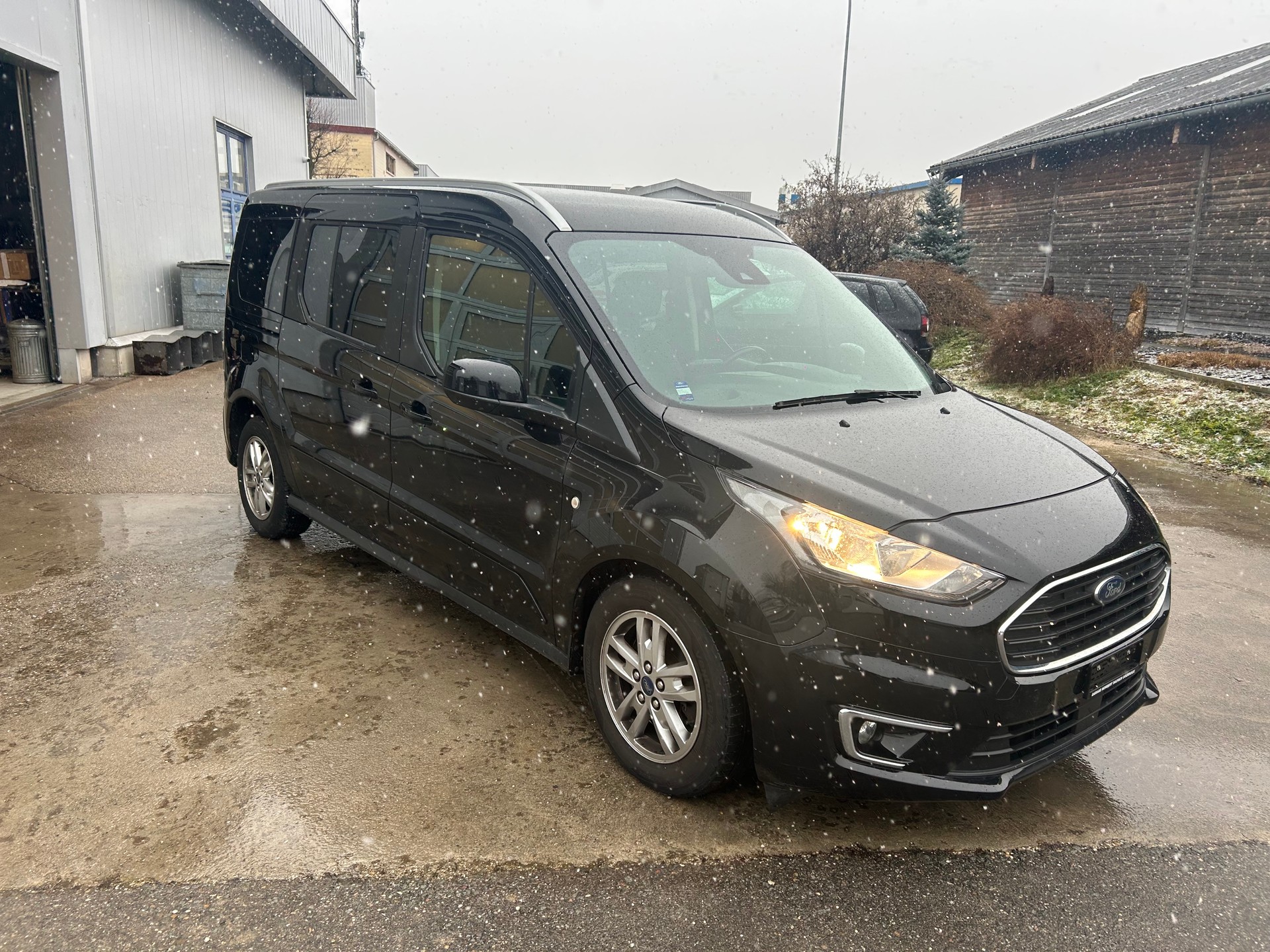 FORD Grand Tourneo Connect 1.5 EcoBlue Titanium Automat-image-3
