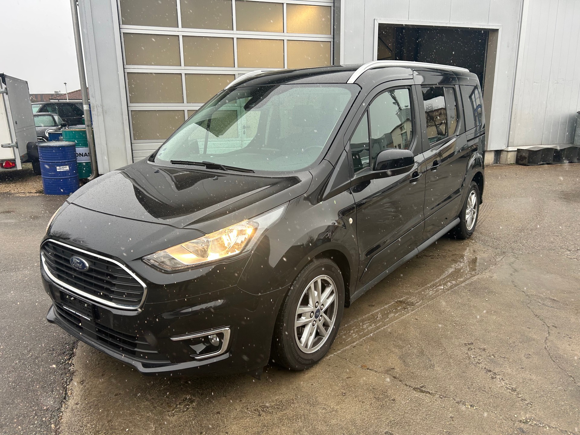 FORD Grand Tourneo Connect 1.5 EcoBlue Titanium Automat-image-4