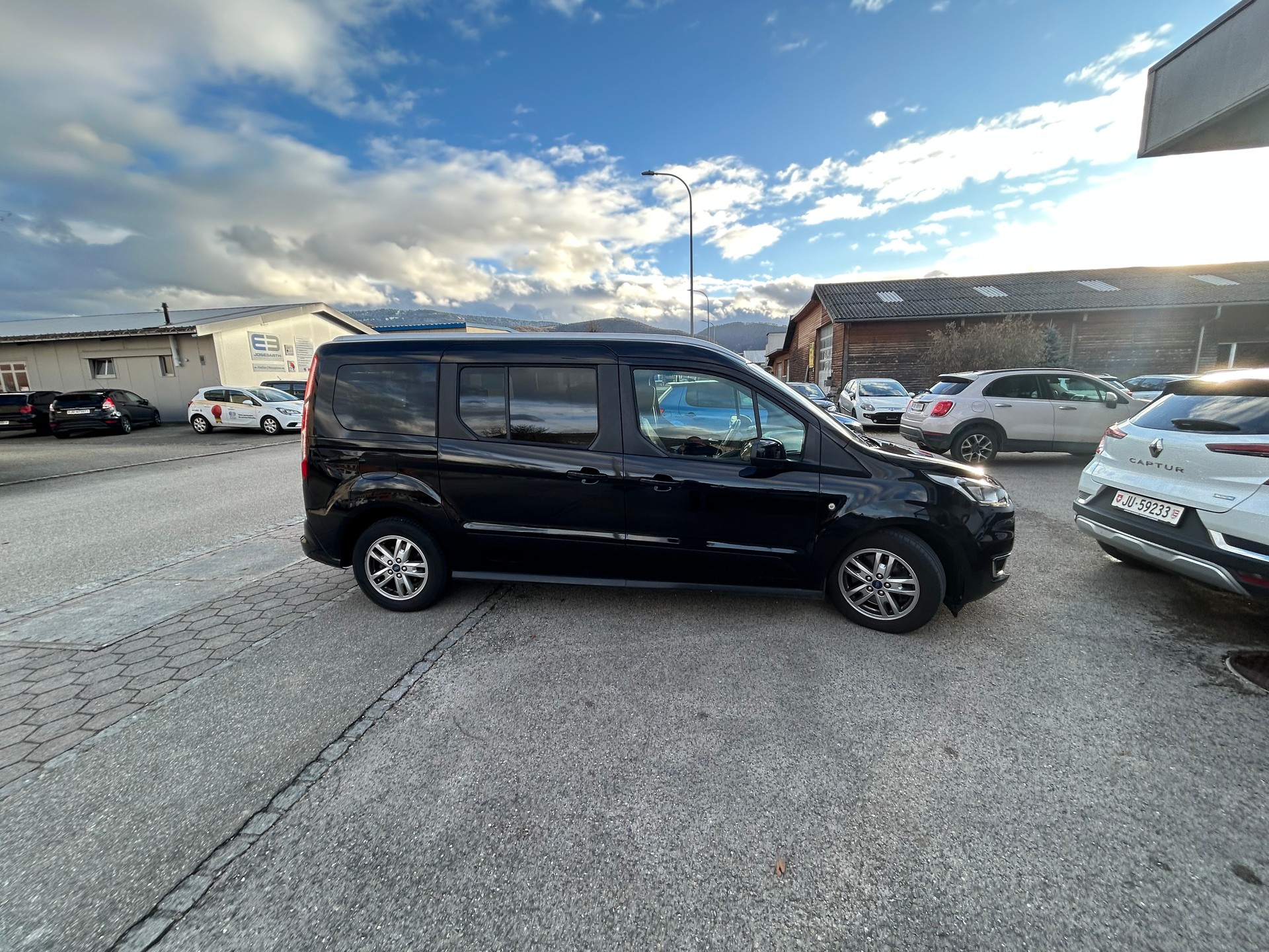 FORD Grand Tourneo Connect 1.5 EcoBlue Titanium Automat-image-2