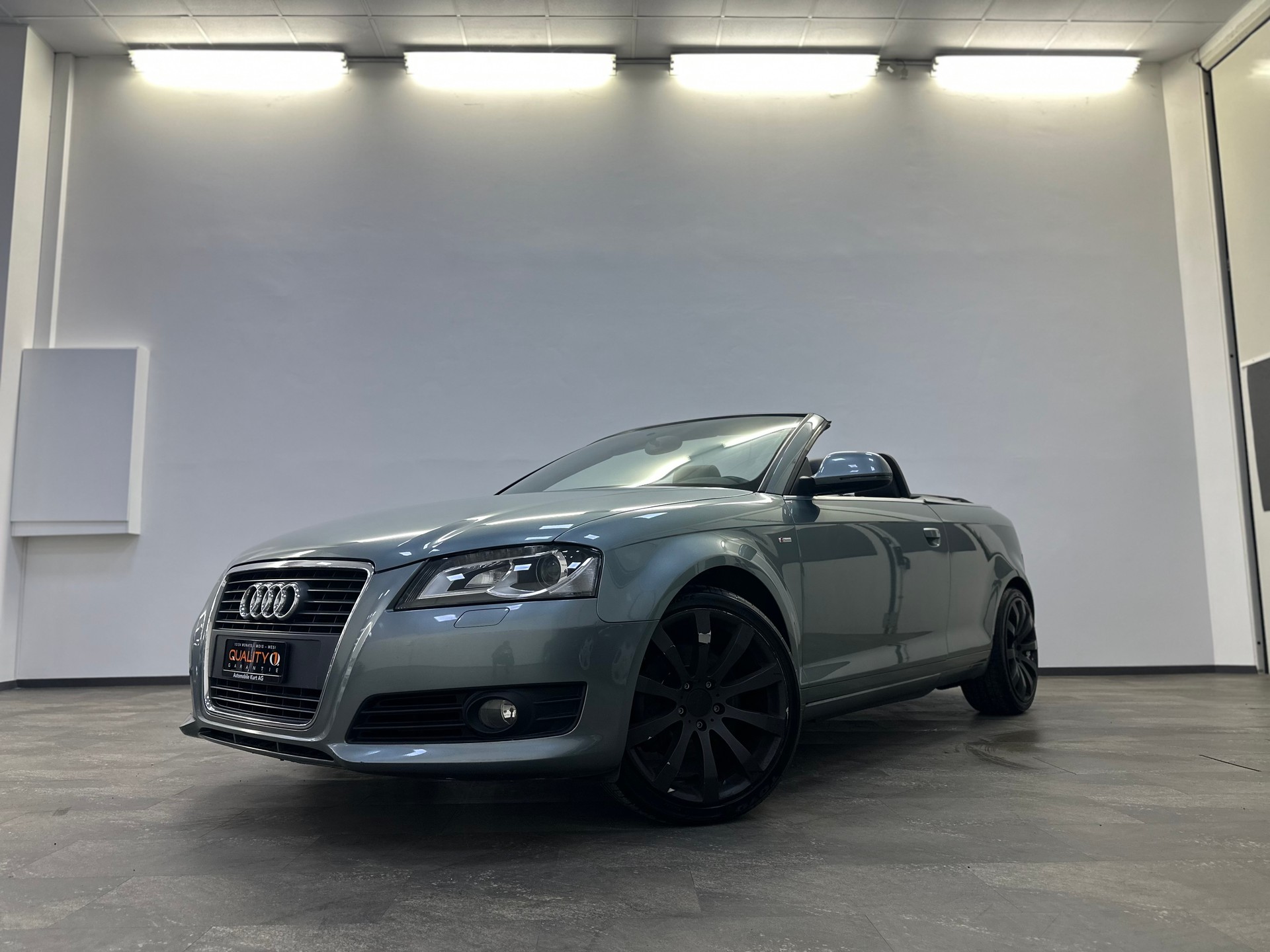AUDI A3 Cabriolet 2.0 TFSI Attraction-showroom-element-1