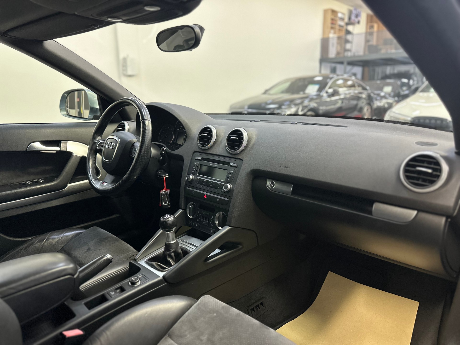 AUDI A3 Cabriolet 2.0 TFSI Attraction-image-13