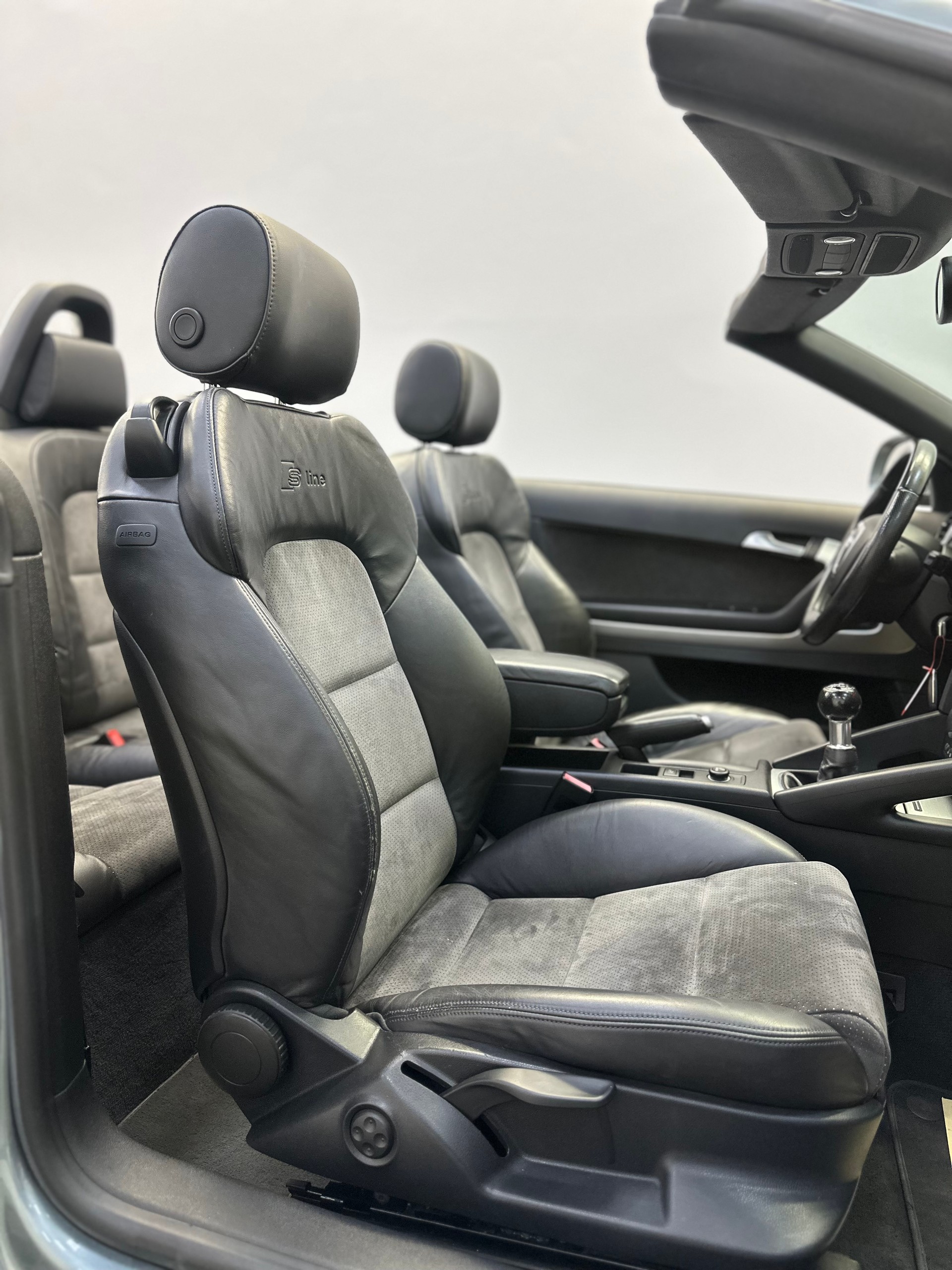 AUDI A3 Cabriolet 2.0 TFSI Attraction-image-14