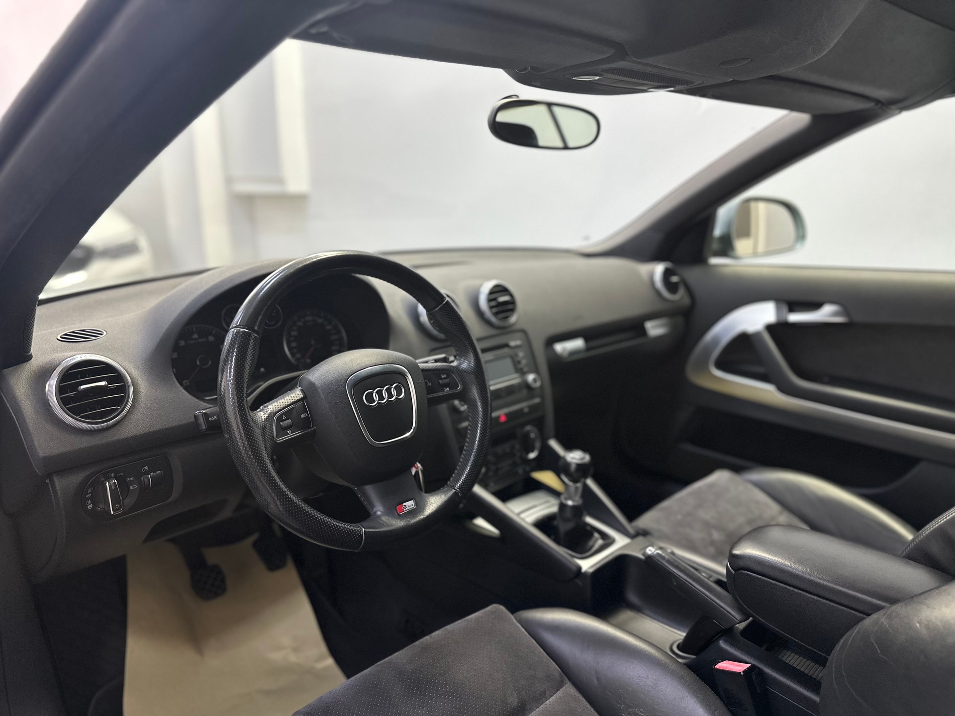 AUDI A3 Cabriolet 2.0 TFSI Attraction-image-12