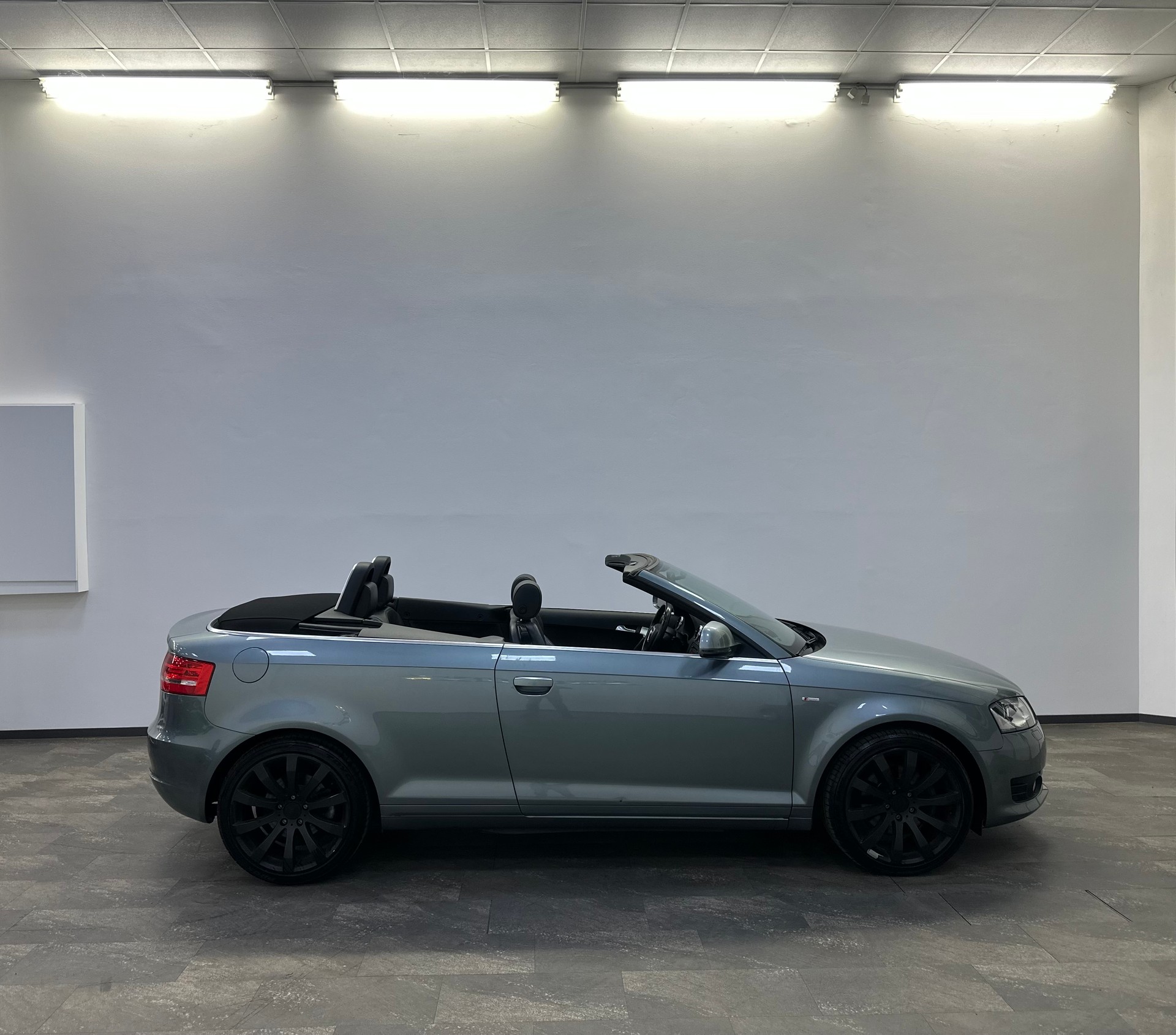 AUDI A3 Cabriolet 2.0 TFSI Attraction-image-8