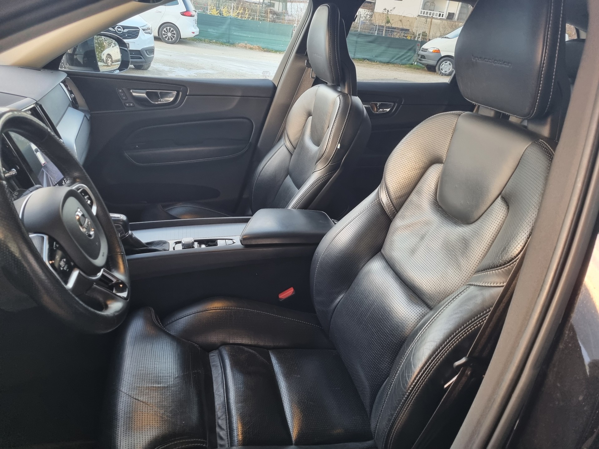 VOLVO XC60 D5 AWD Inscription Geartronic-image-7
