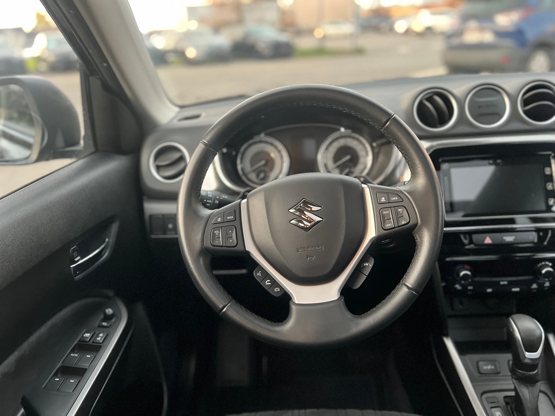 SUZUKI Vitara 1.5 Hybrid Piz Sulai Top 4x4 AGS-image-16