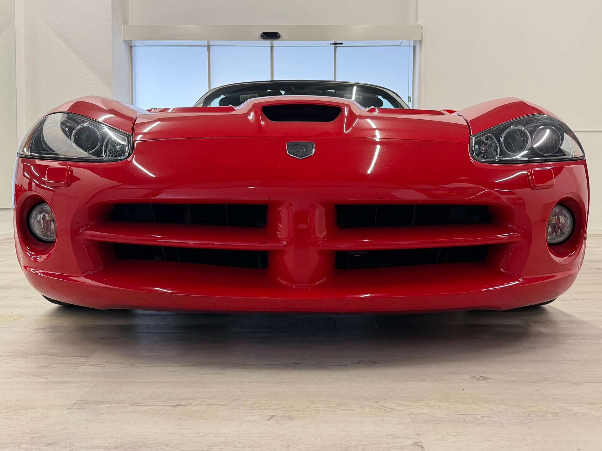 DODGE Viper SRT-10-showroom-element-1