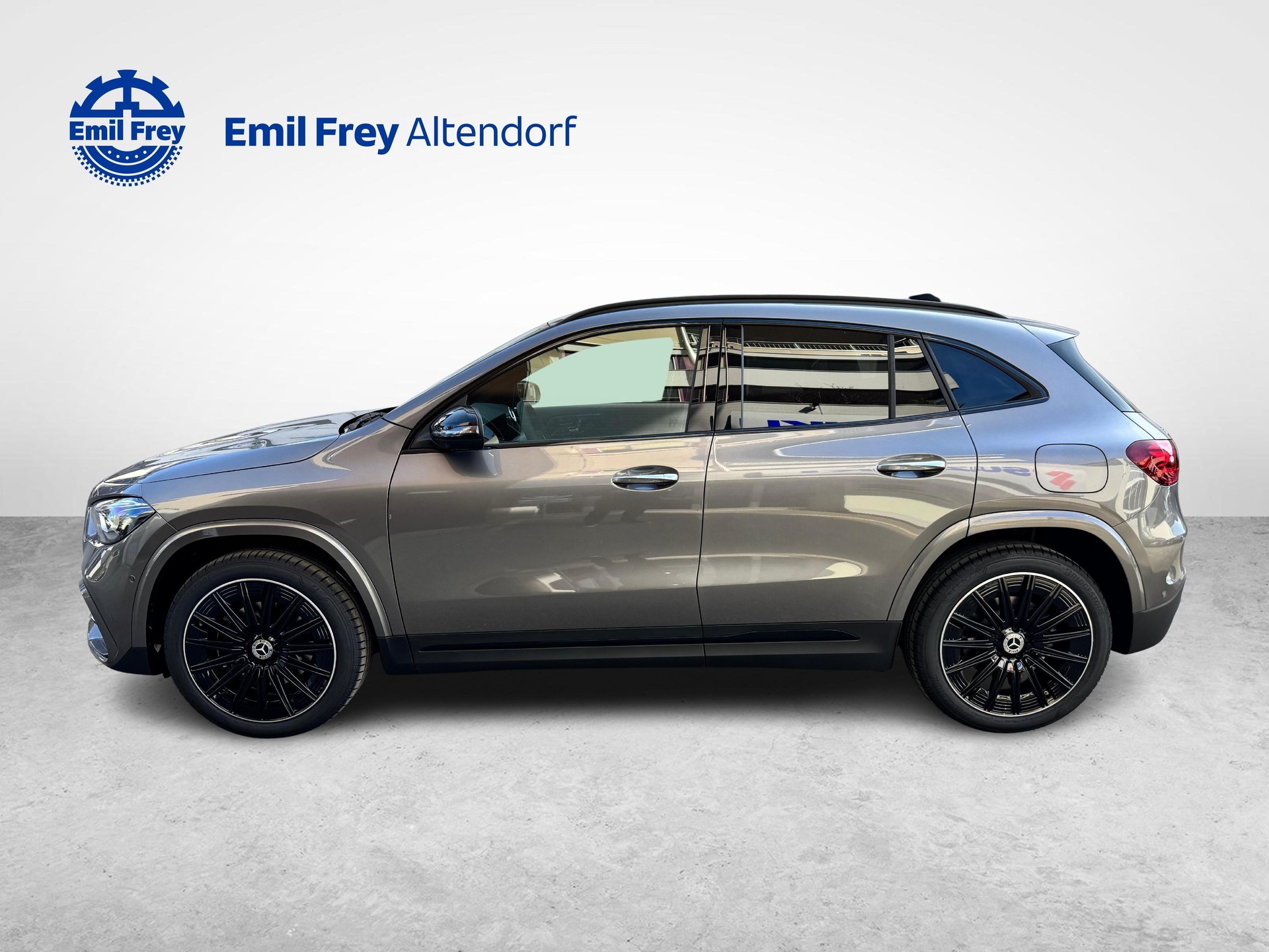 MERCEDES-BENZ GLA 250 e EQ Star AMG Line-showroom-element-1