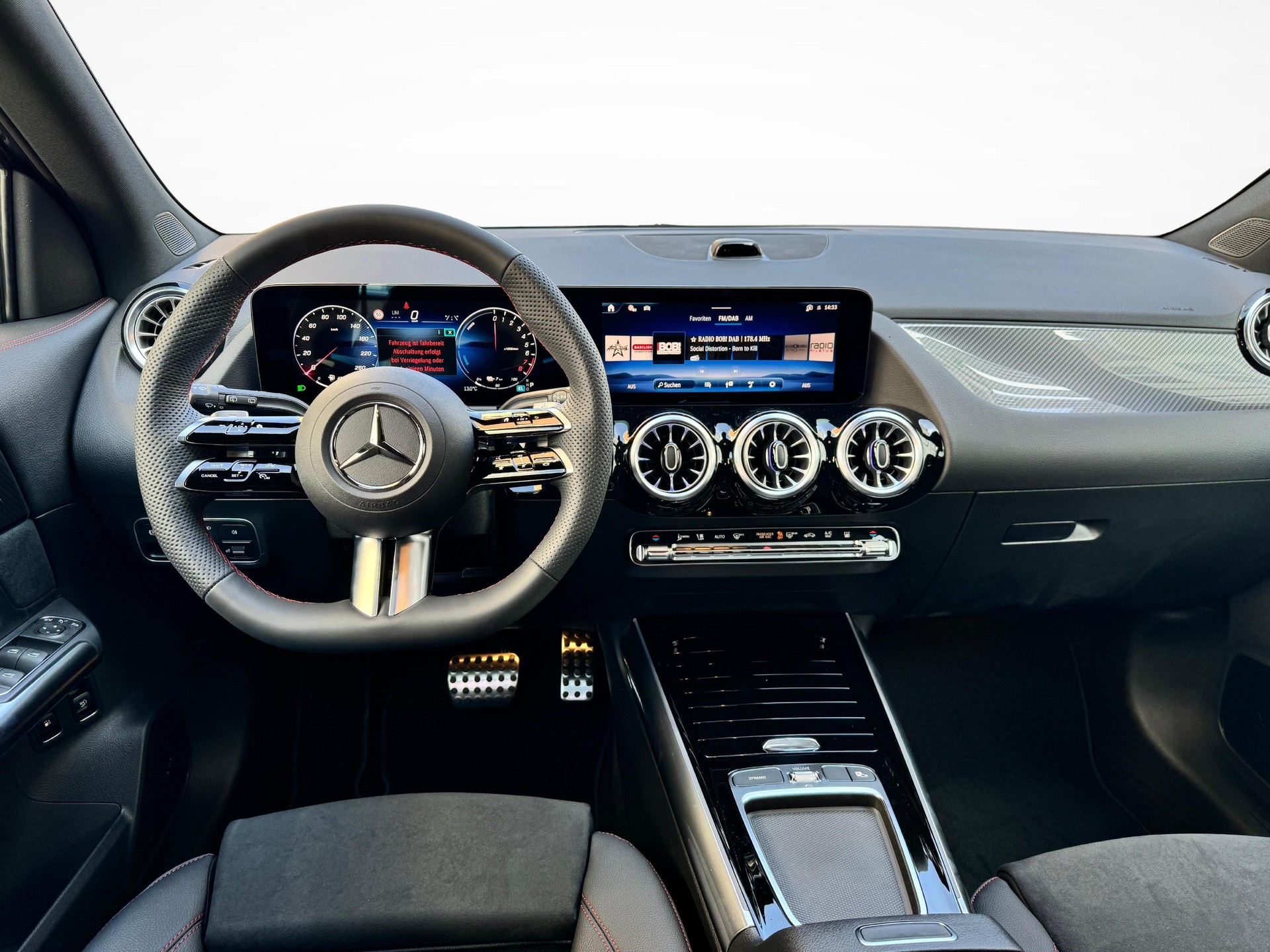 MERCEDES-BENZ GLA 250 e EQ Star AMG Line-image-8