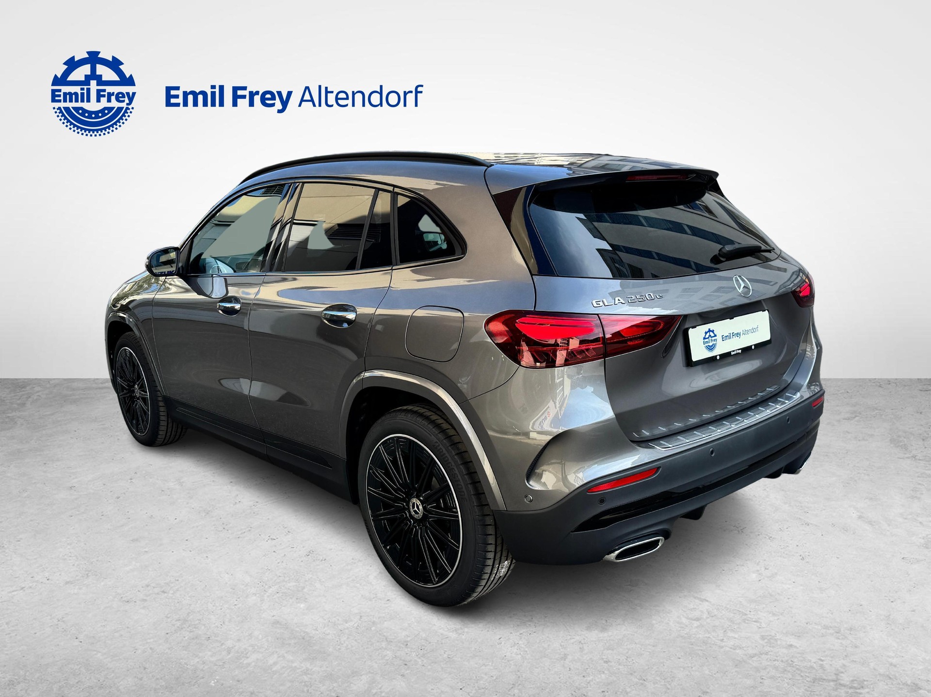 MERCEDES-BENZ GLA 250 e EQ Star AMG Line-showroom-element-2
