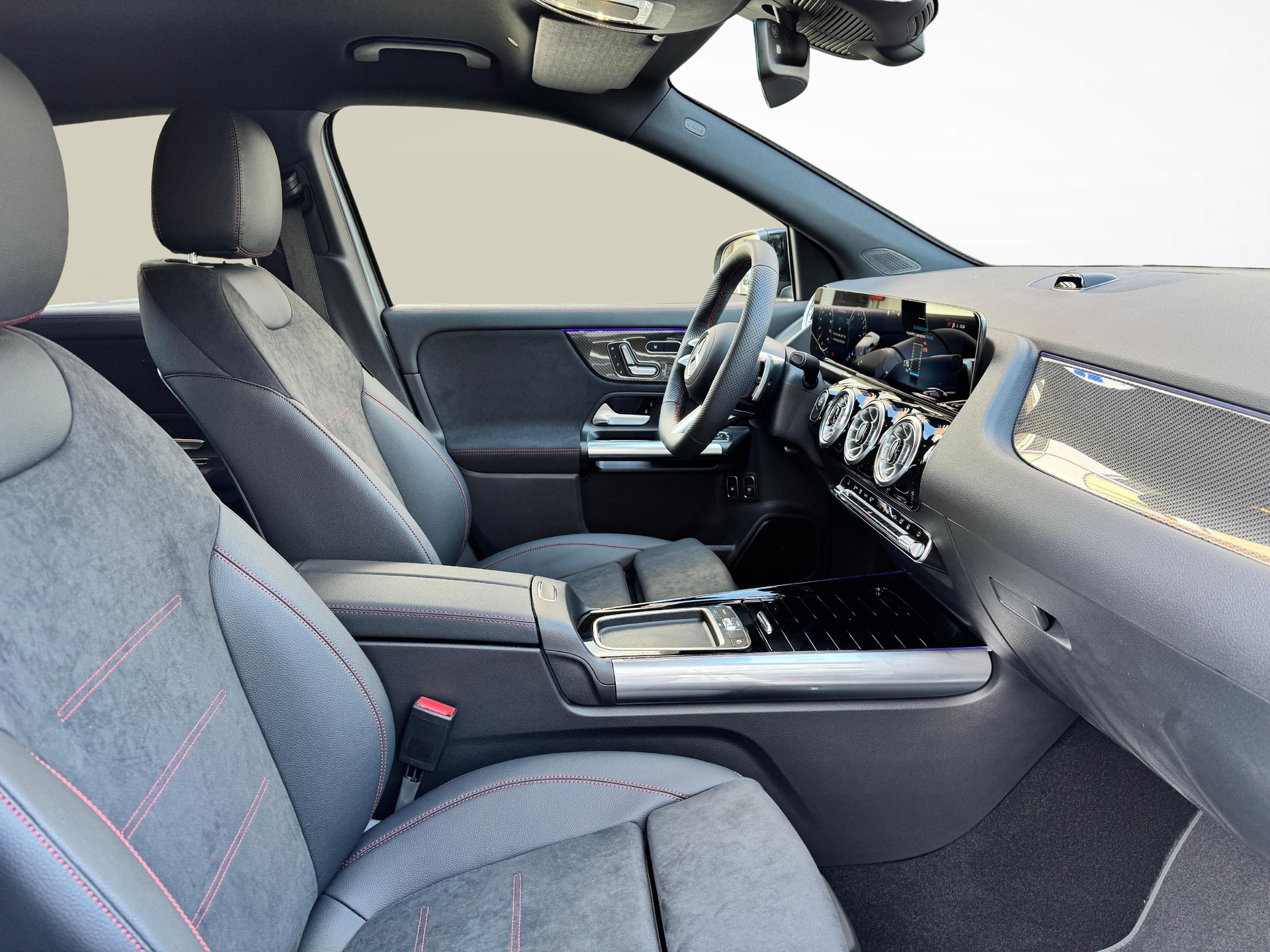 MERCEDES-BENZ GLA 250 e EQ Star AMG Line-image-9