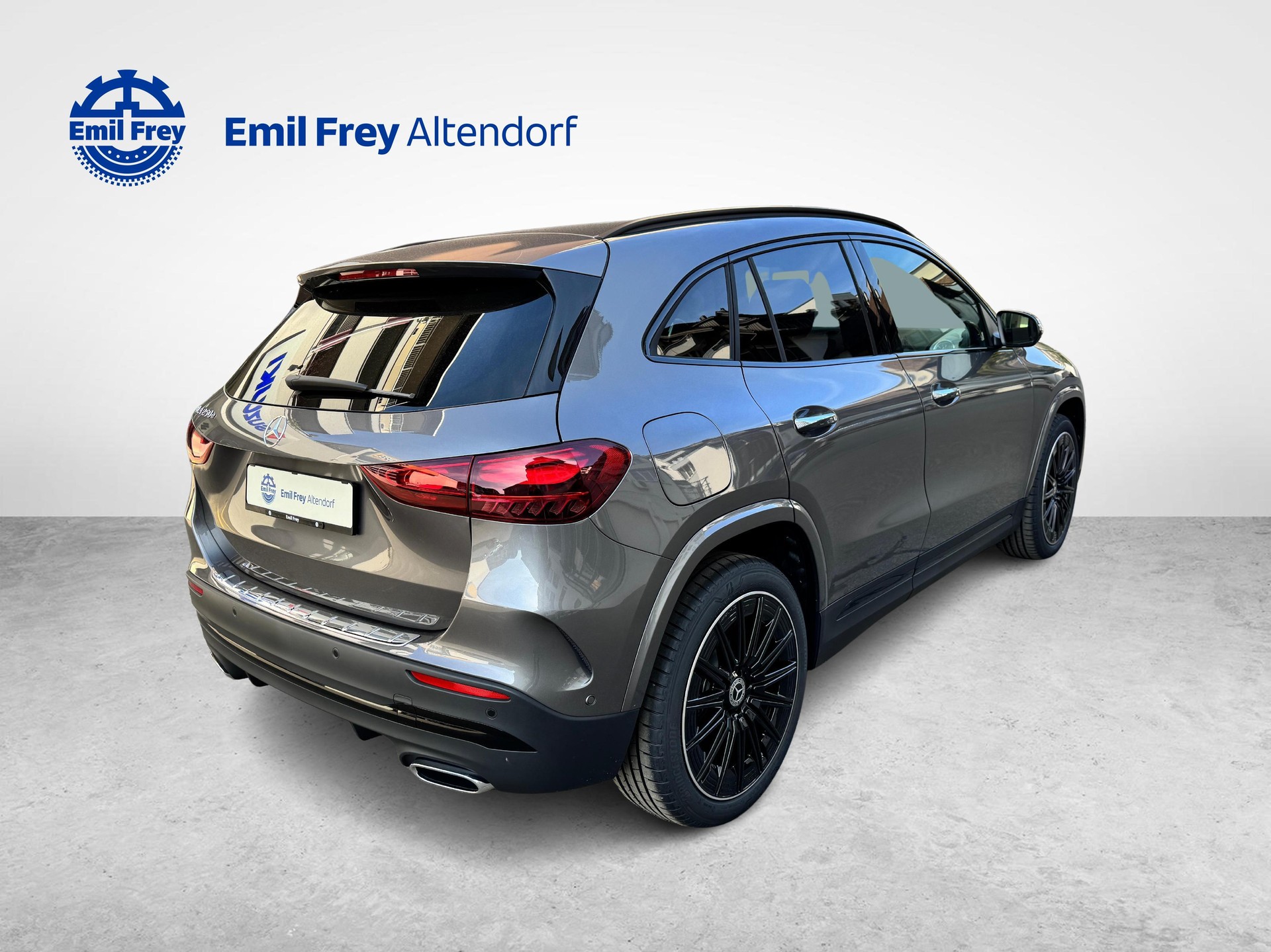 MERCEDES-BENZ GLA 250 e EQ Star AMG Line-image-4