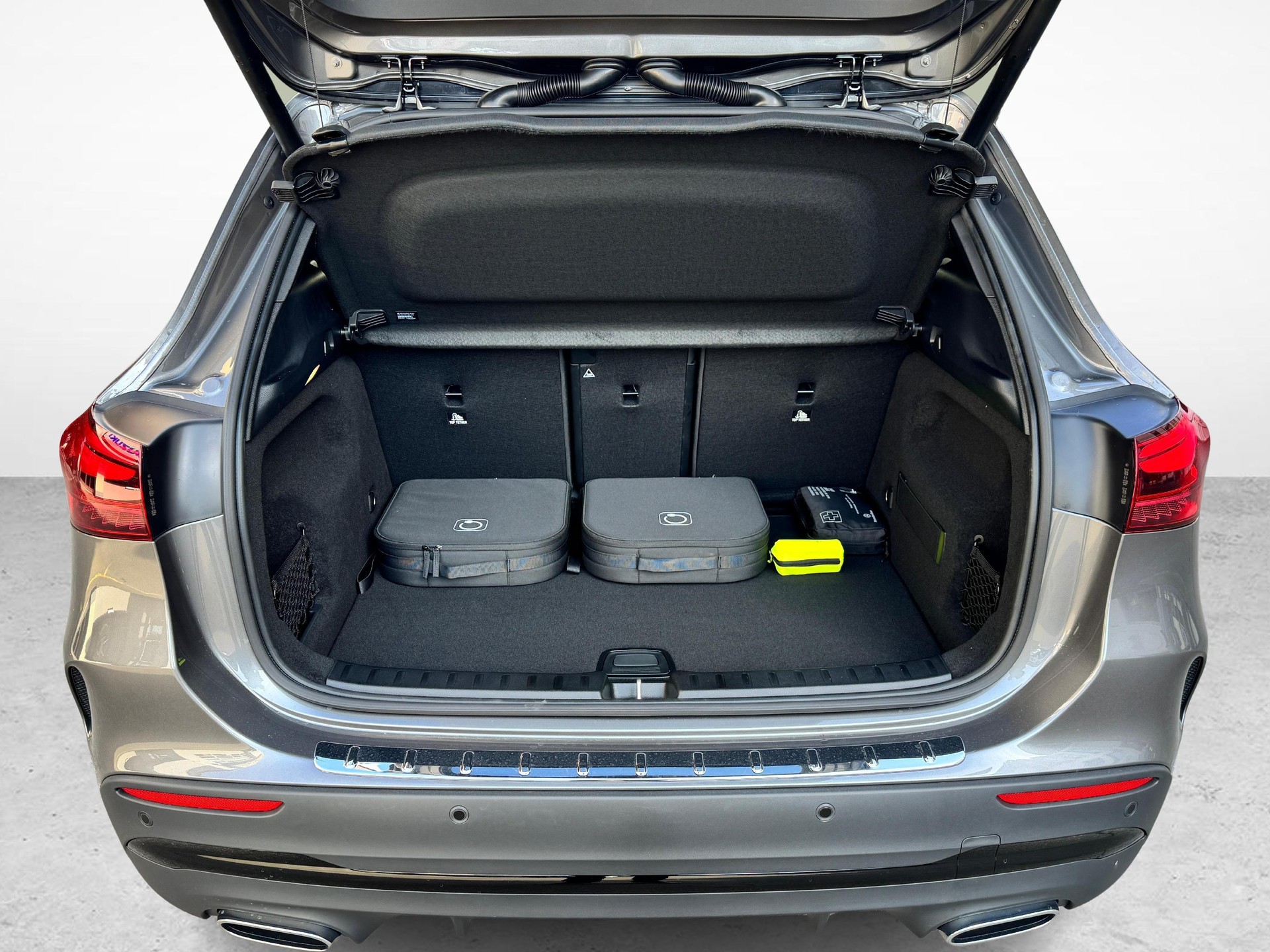 MERCEDES-BENZ GLA 250 e EQ Star AMG Line-image-11