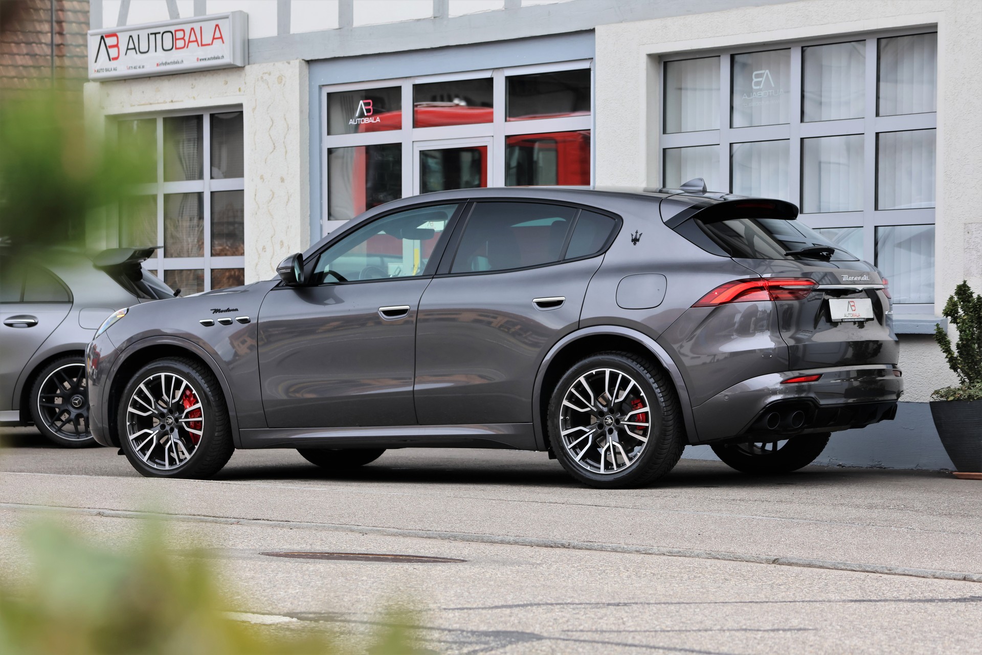MASERATI Grecale 2.0 MHEV Modena Hybrid Automatica (CH)-showroom-element-3