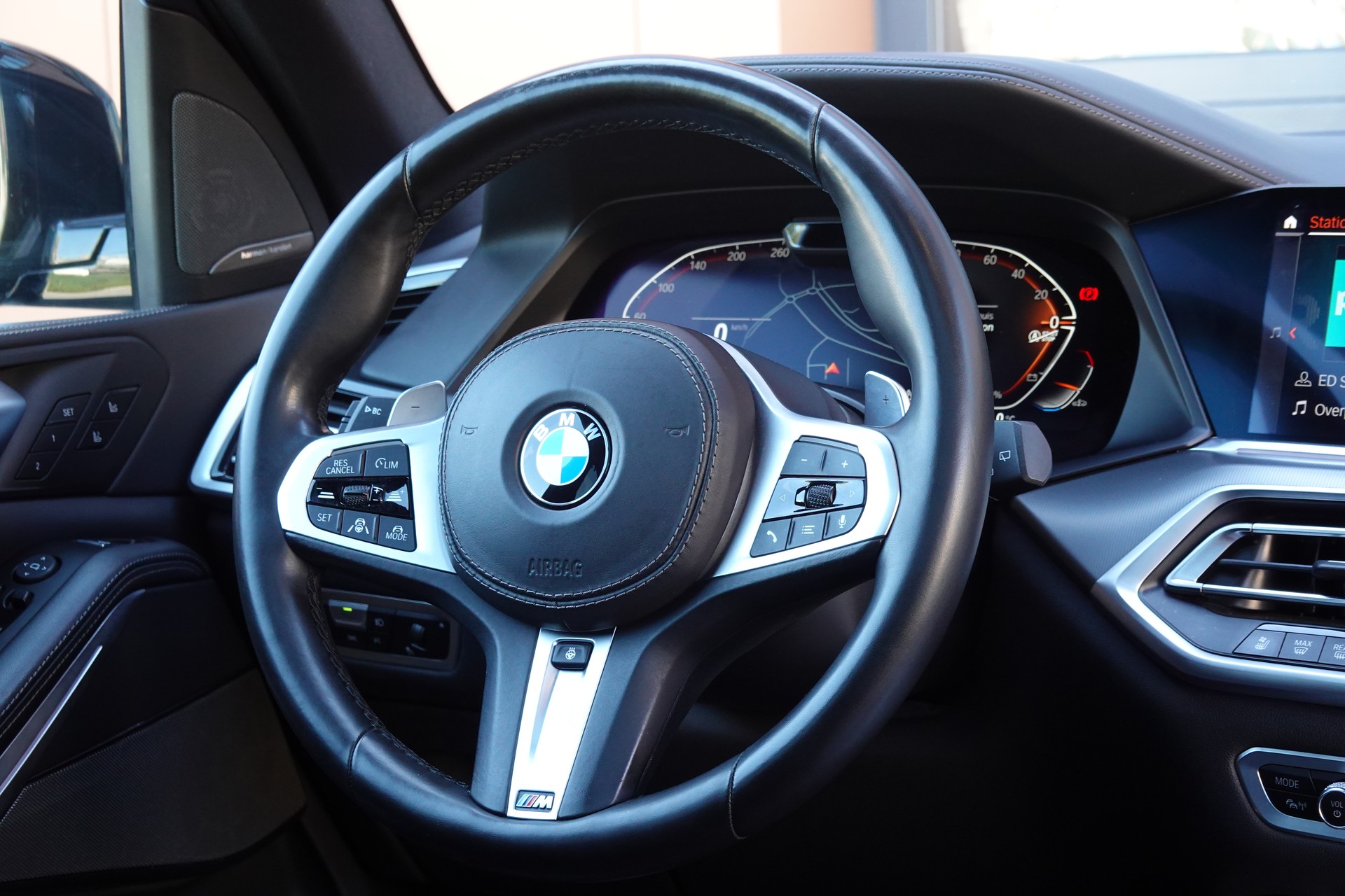 BMW X5 xDrive 48V 40d M Sport * CH Auto * Harman Kardon * Camera 360 * Roues 22 * Toutes aides Conduites *-image-11