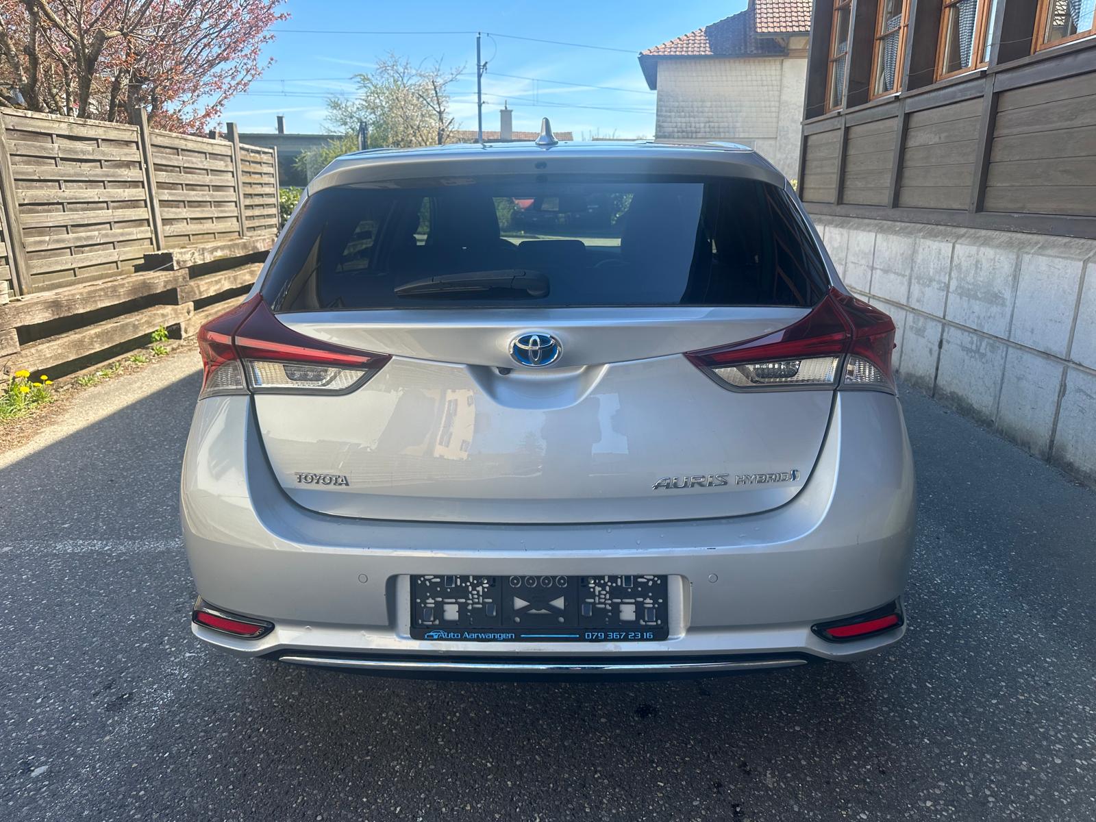 TOYOTA Auris 1.8 HSD Sol e-CVT-image-5