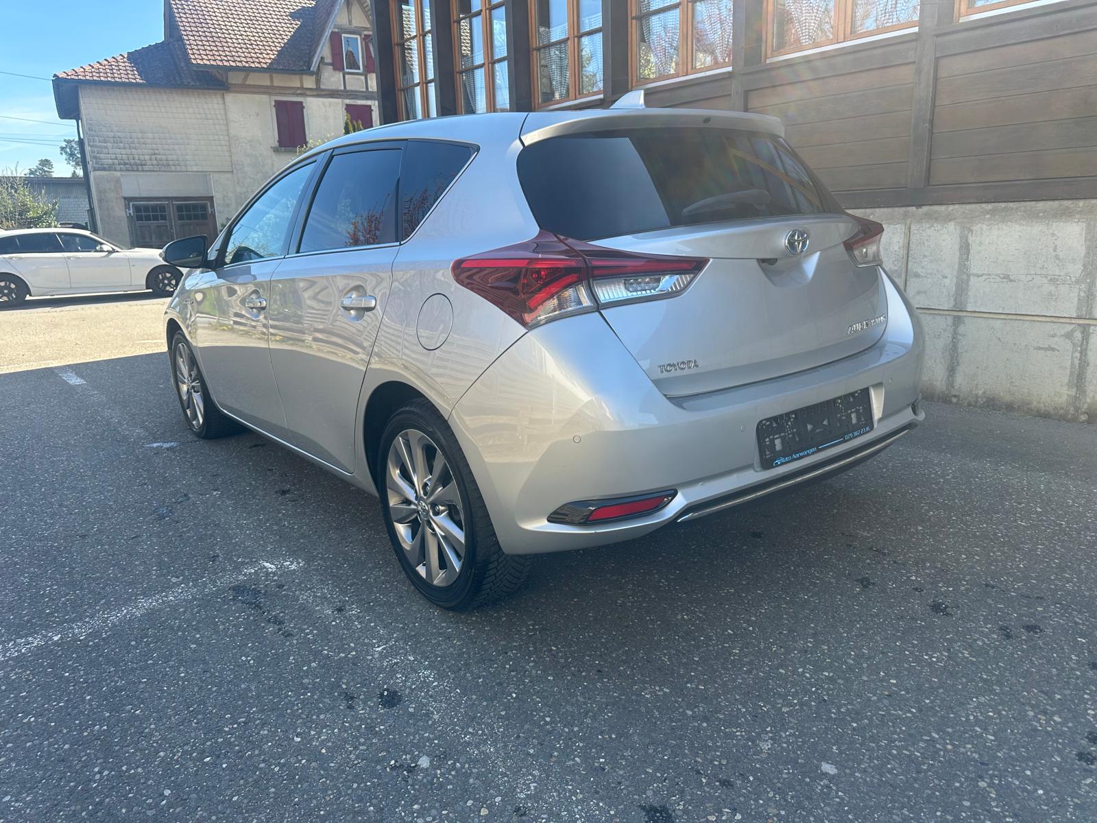 TOYOTA Auris 1.8 HSD Sol e-CVT-showroom-element-3