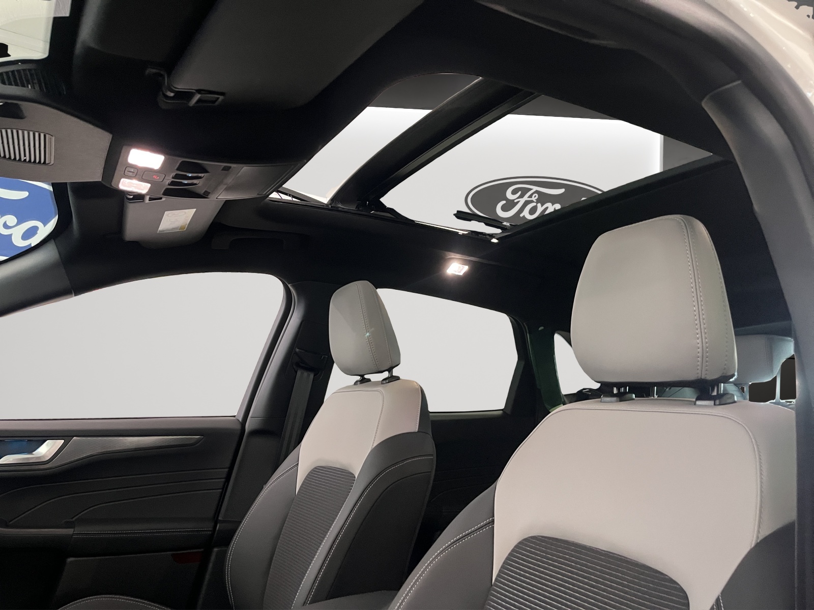 FORD Kuga 2.5 FHEV Sound Edition 4WD-image-7