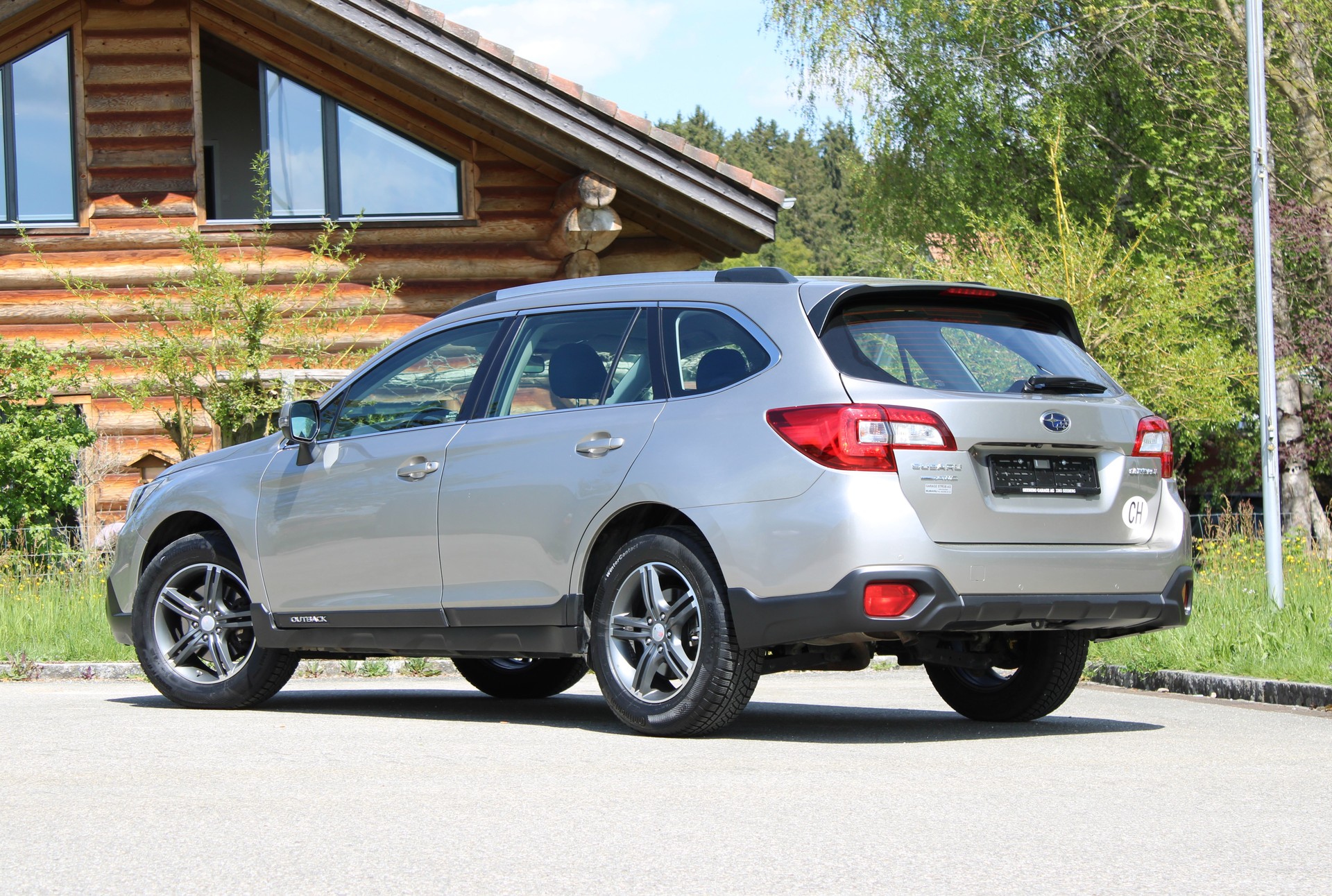 SUBARU Outback 2.5i Swiss AWD Lineartronic-image-2